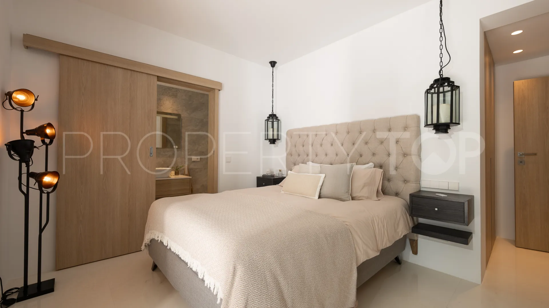 Villa en venta de 7 dormitorios en Parcelas del Golf