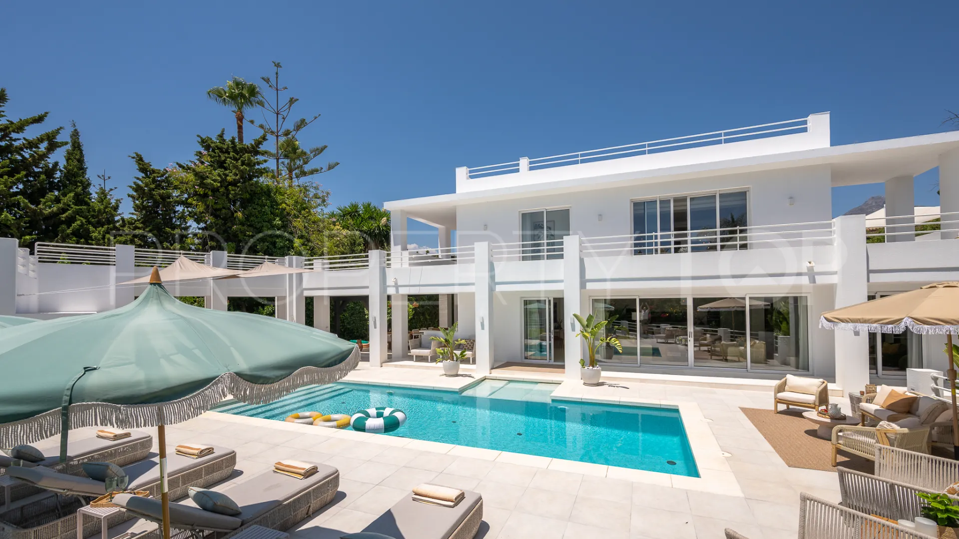 Villa en venta de 7 dormitorios en Parcelas del Golf