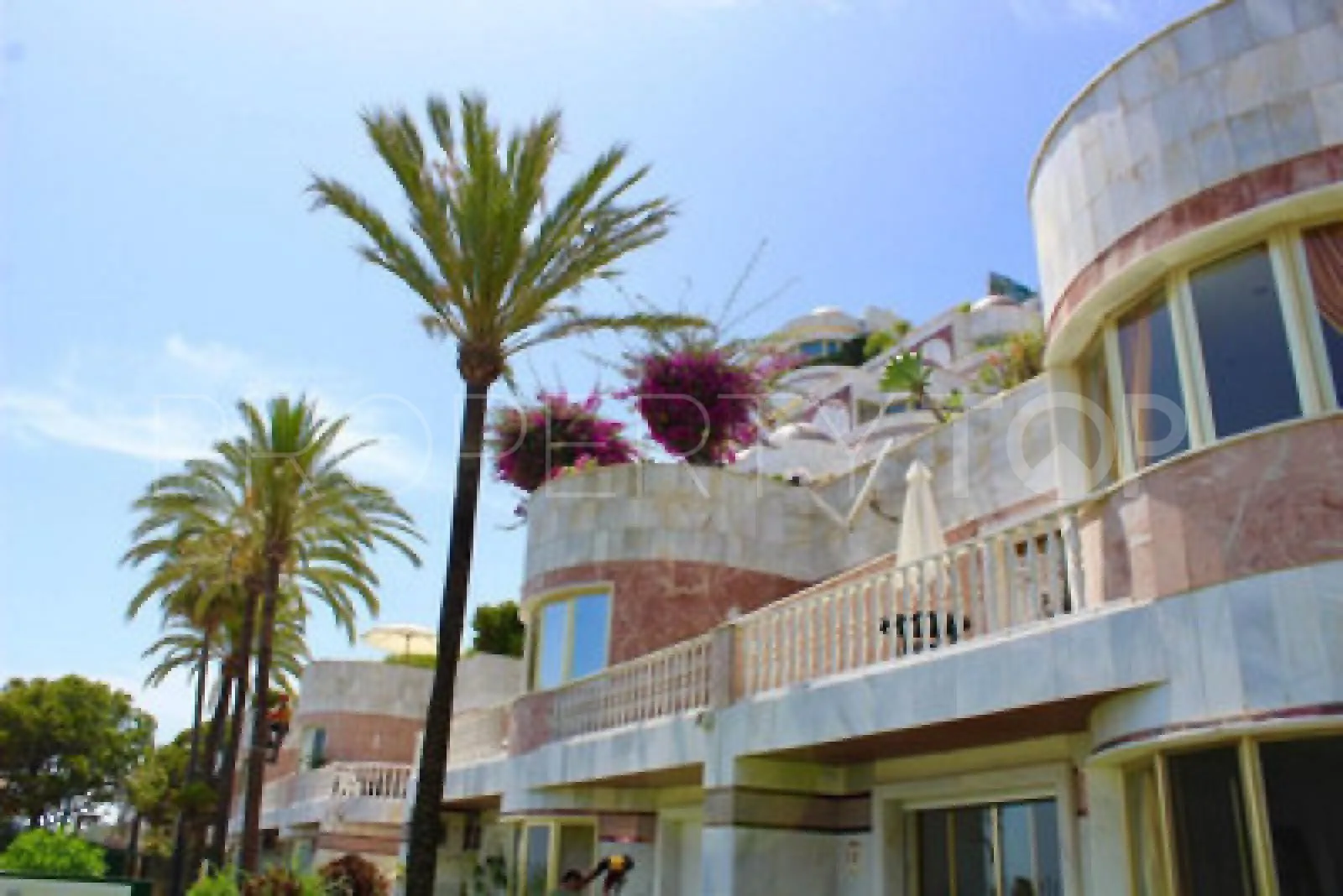 For sale 6 bedrooms ground floor duplex in Gray D'Albion