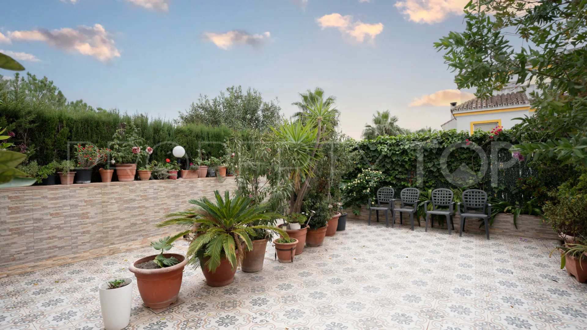 Pareado en venta con 7 dormitorios en Estepona Ciudad