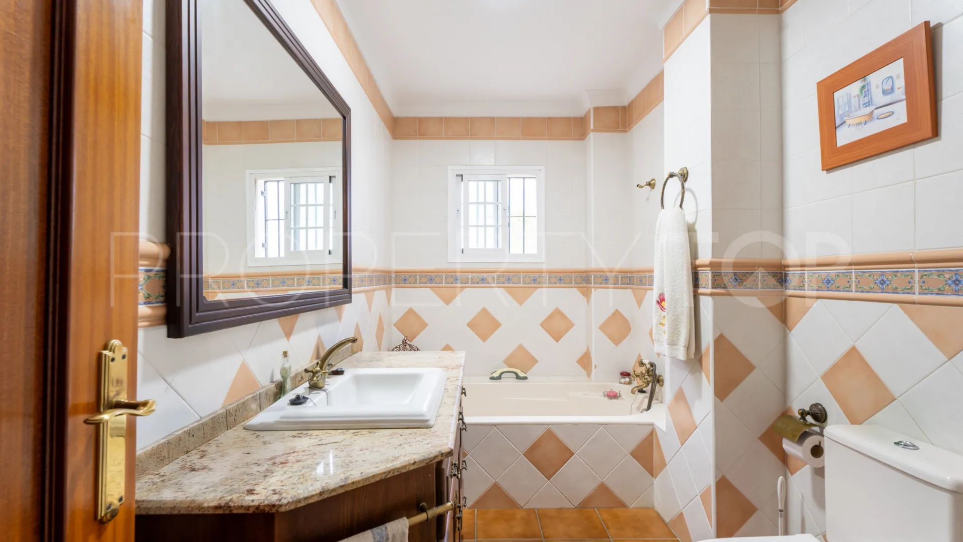 Pareado en venta con 7 dormitorios en Estepona Ciudad