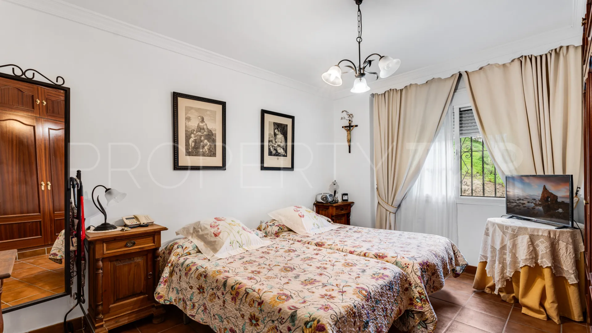 Pareado en venta con 7 dormitorios en Estepona Ciudad