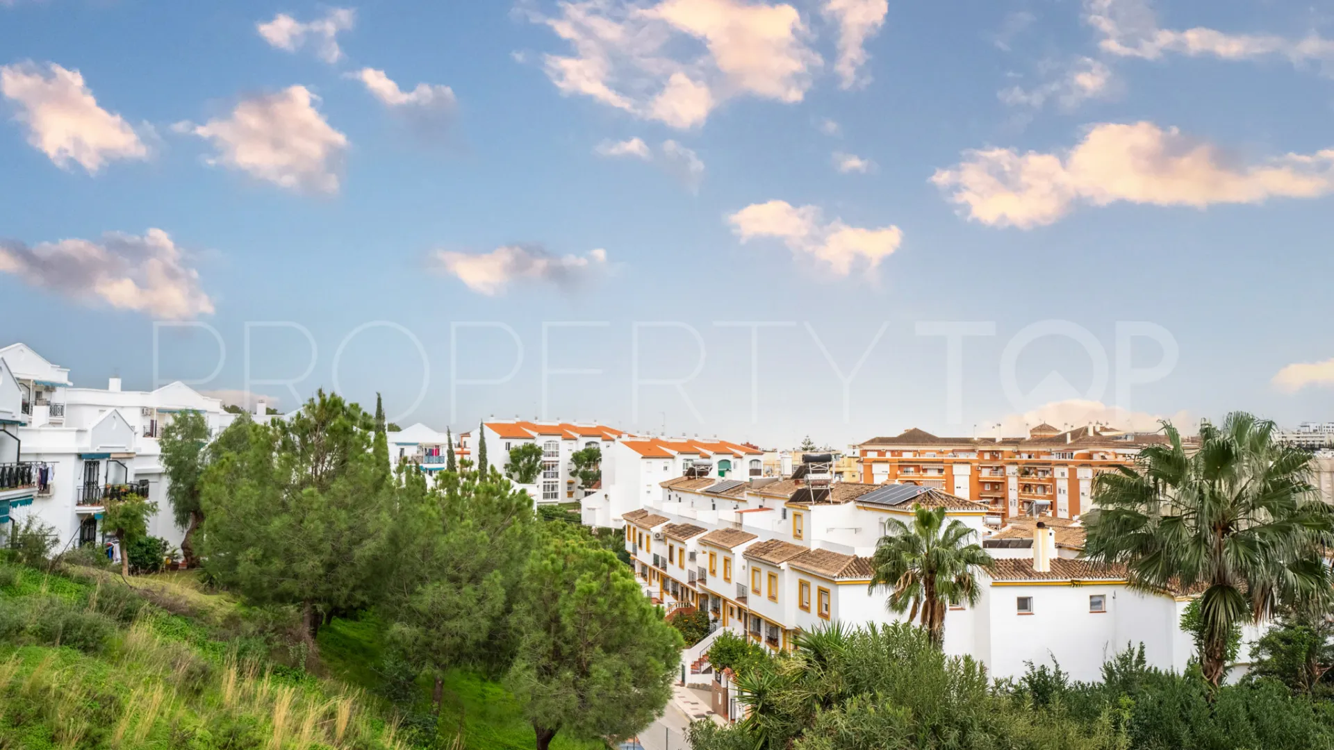 Pareado en venta con 7 dormitorios en Estepona Ciudad