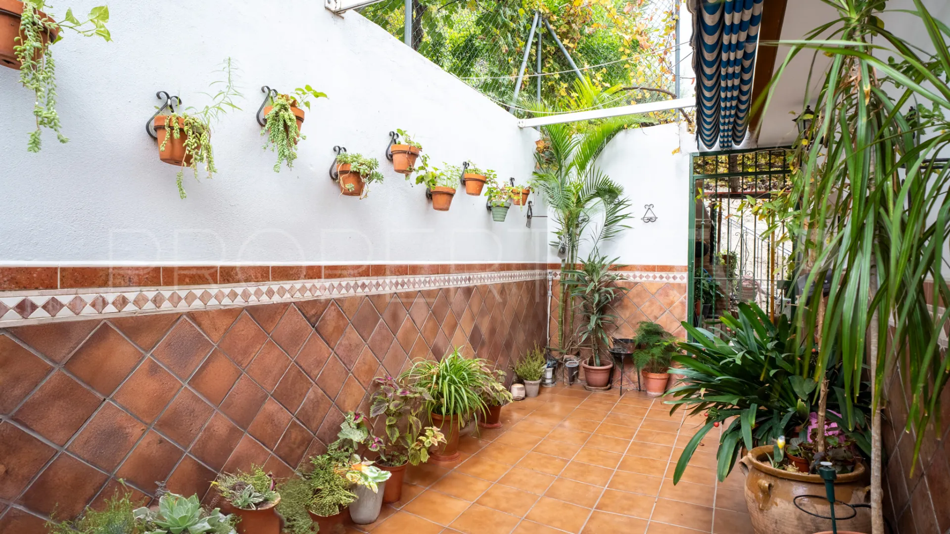 Pareado en venta con 7 dormitorios en Estepona Ciudad