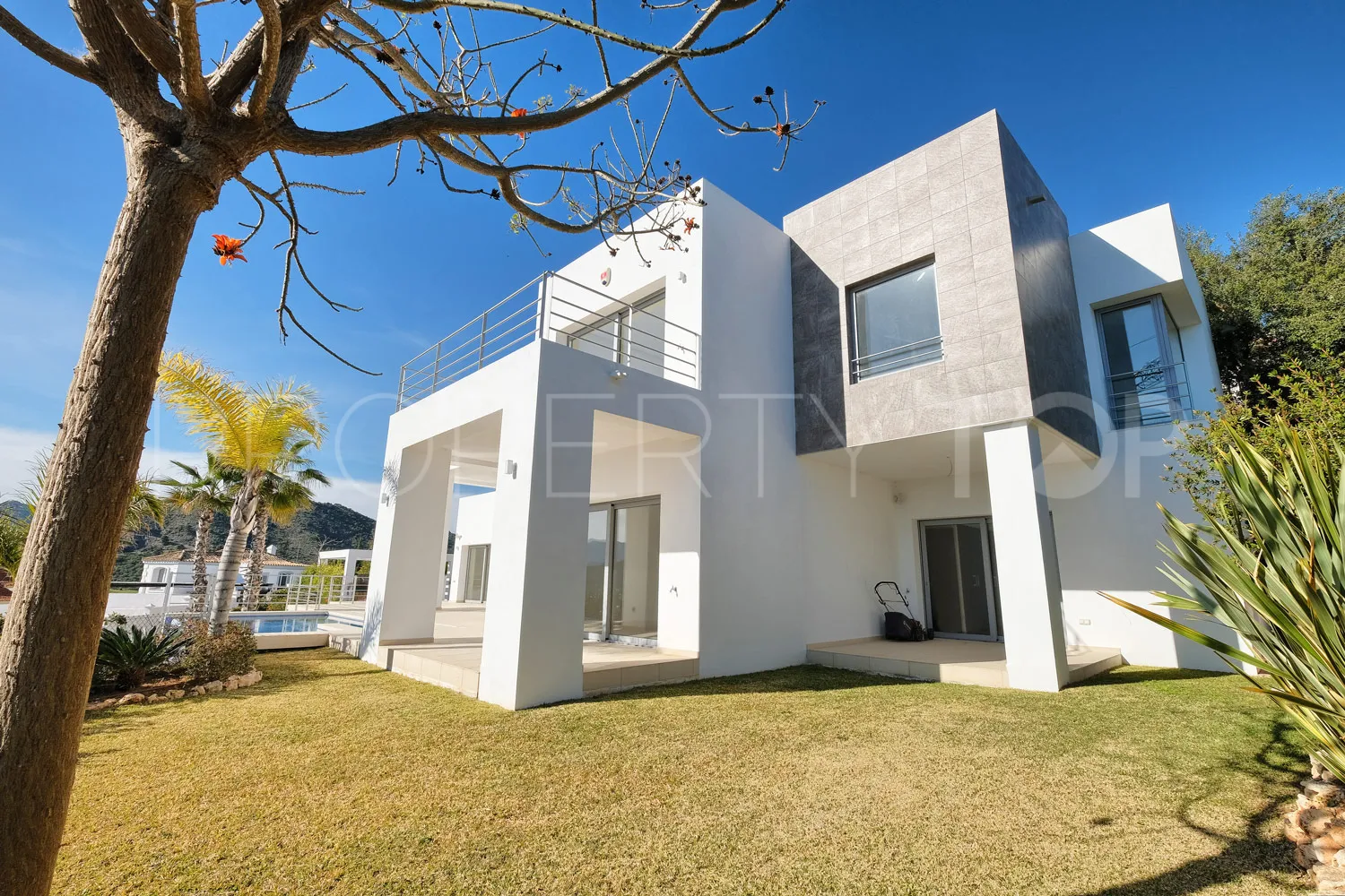 Villa for sale in Puerto del Capitan with 4 bedrooms