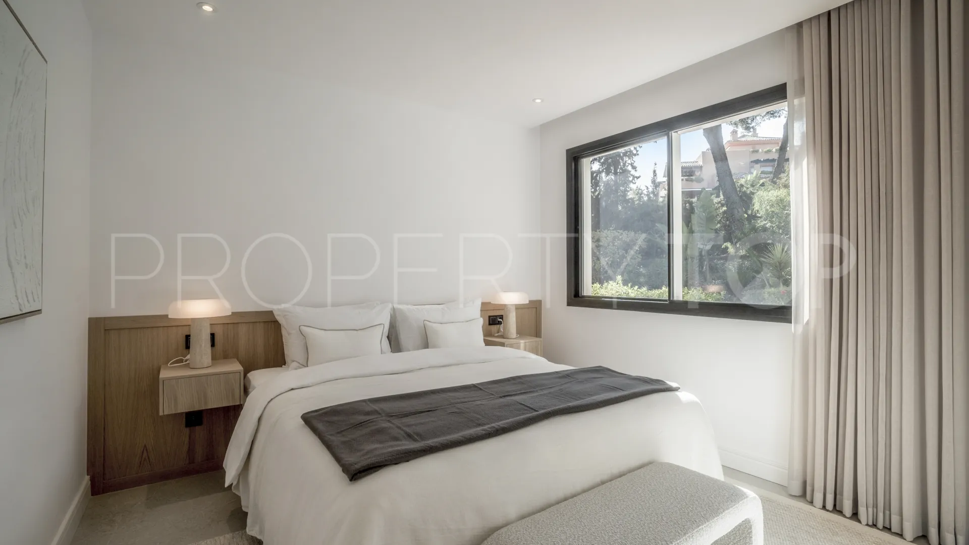 Apartamento planta baja a la venta de 3 dormitorios en Altos Reales