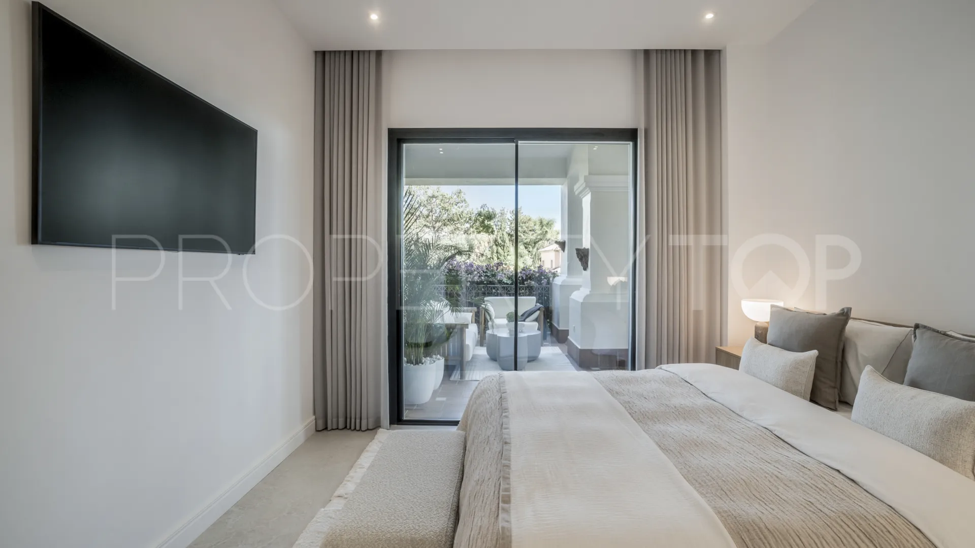 Apartamento planta baja a la venta de 3 dormitorios en Altos Reales