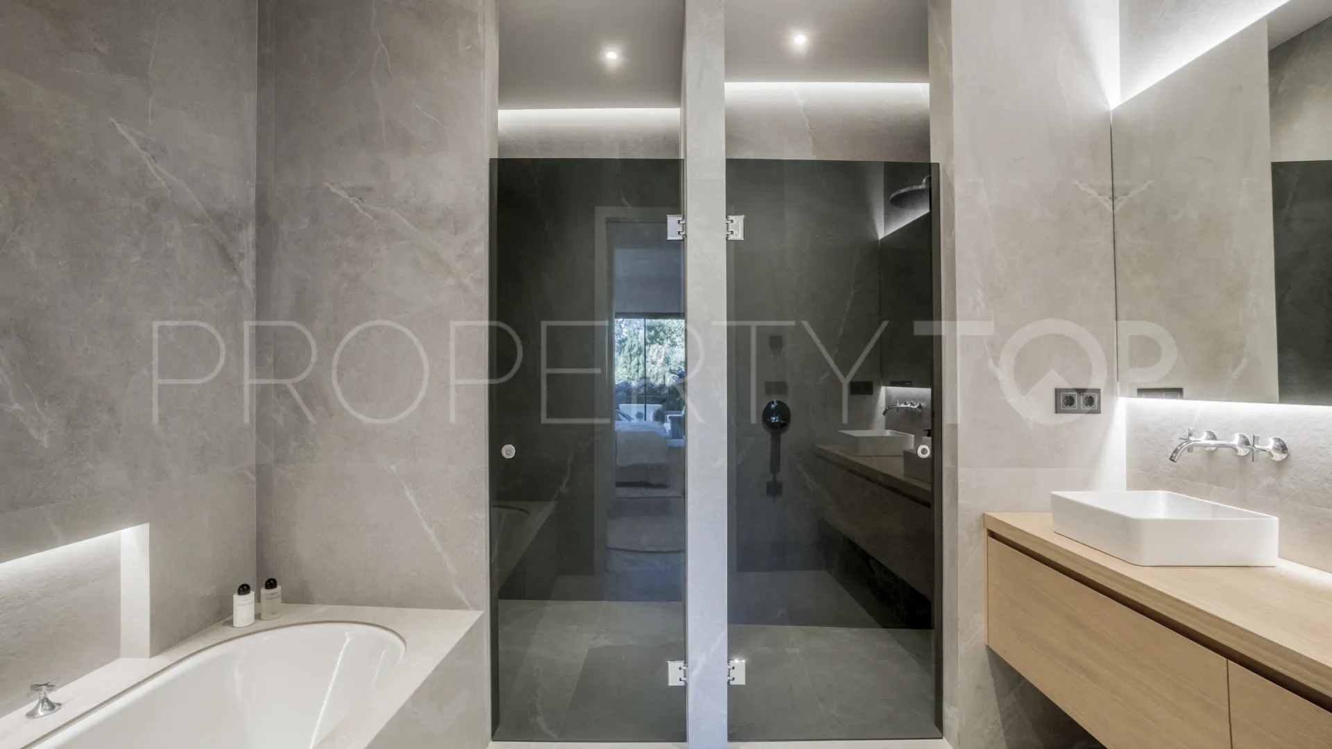 Apartamento planta baja a la venta de 3 dormitorios en Altos Reales