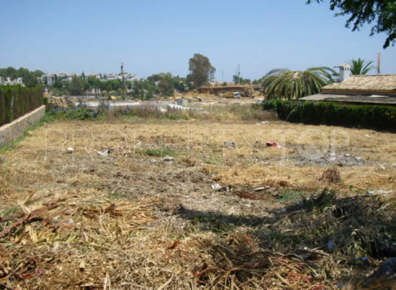 El Pilar plot for sale
