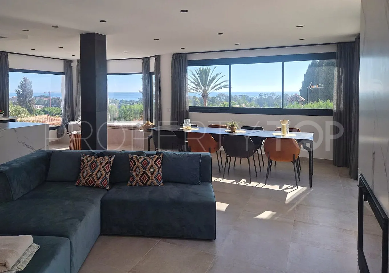 Buy villa in Elviria