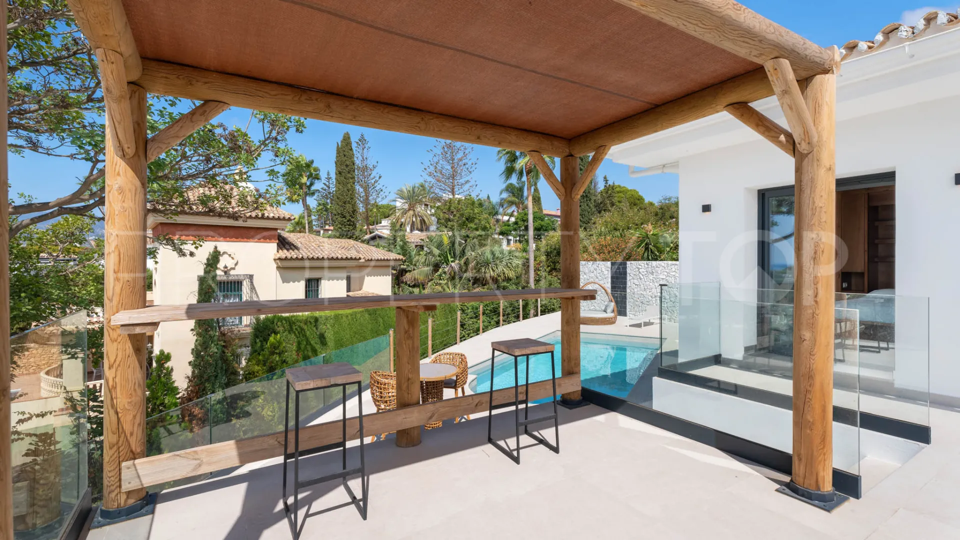 Buy villa in Elviria