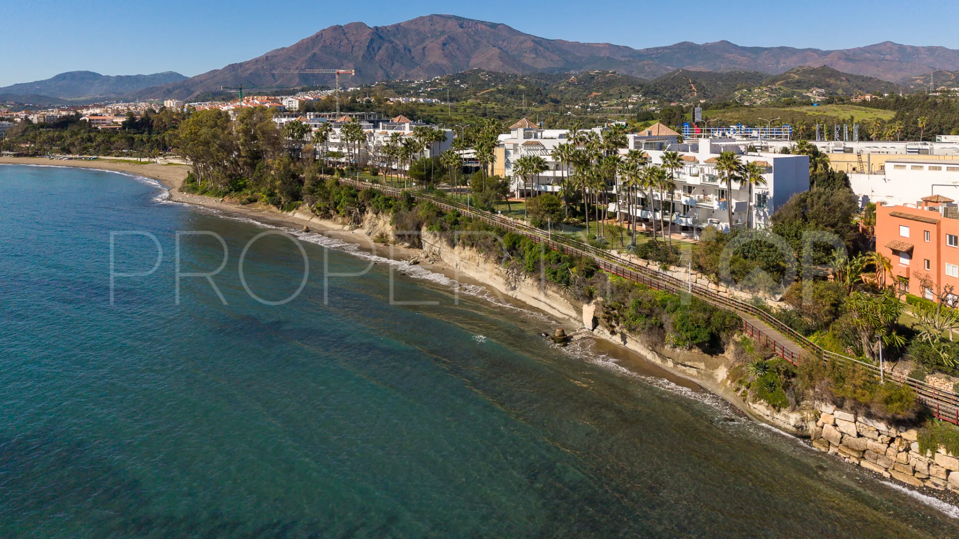 Apartamento de 3 dormitorios en venta en Estepona Ciudad