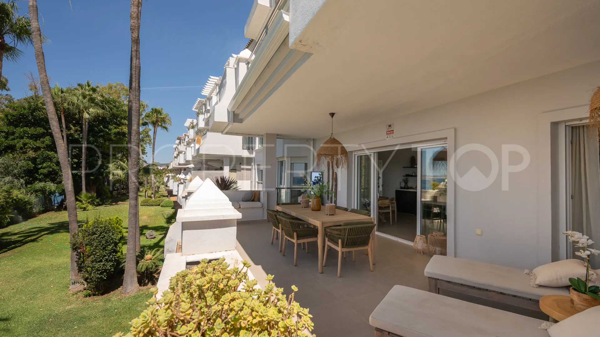 Apartamento de 3 dormitorios en venta en Estepona Ciudad