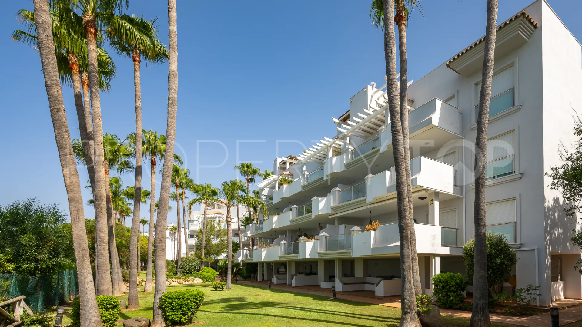 Apartamento de 3 dormitorios en venta en Estepona Ciudad