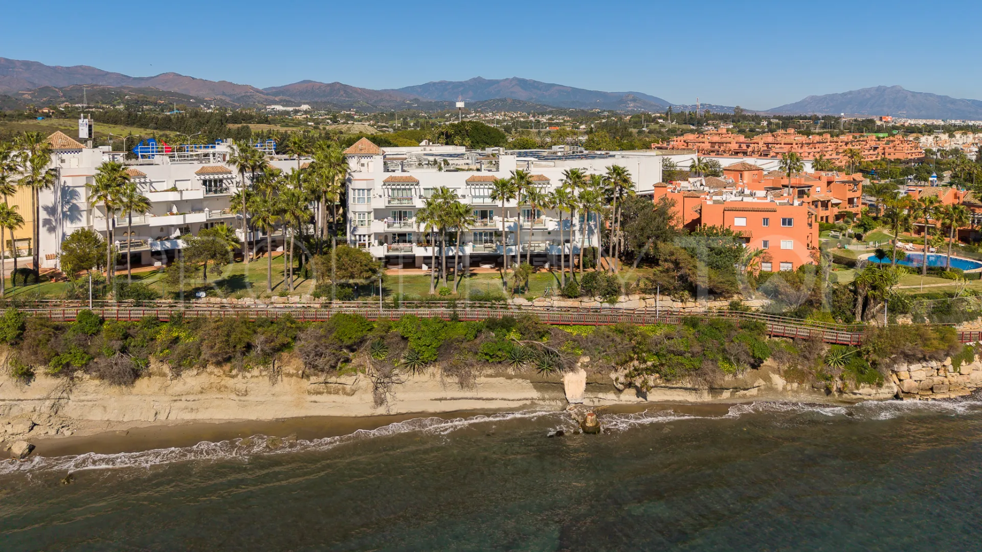 Apartamento de 3 dormitorios en venta en Estepona Ciudad