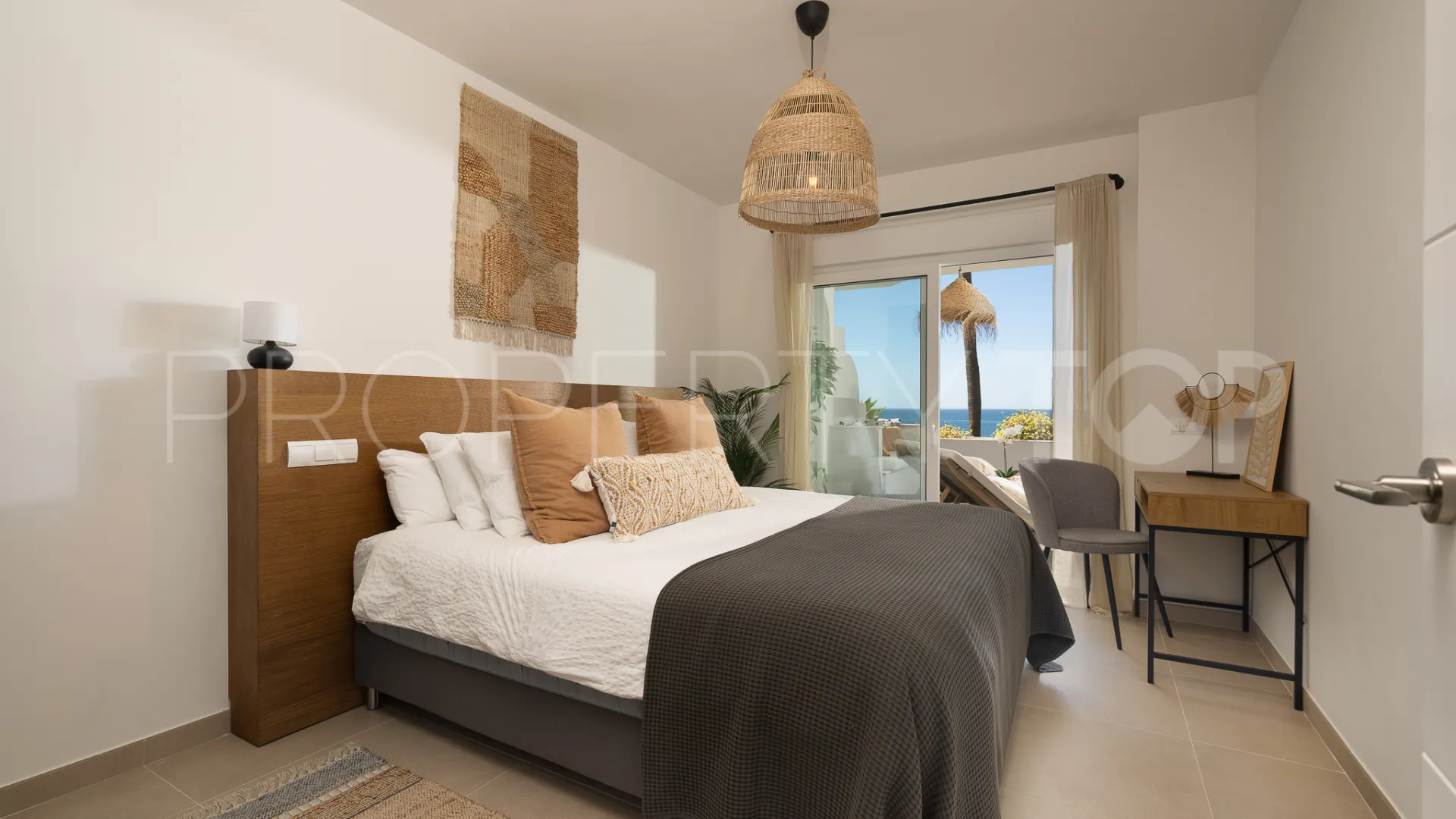 Apartamento de 3 dormitorios en venta en Estepona Ciudad