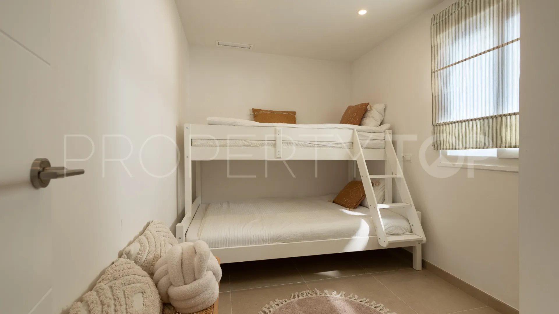 Apartamento de 3 dormitorios en venta en Estepona Ciudad
