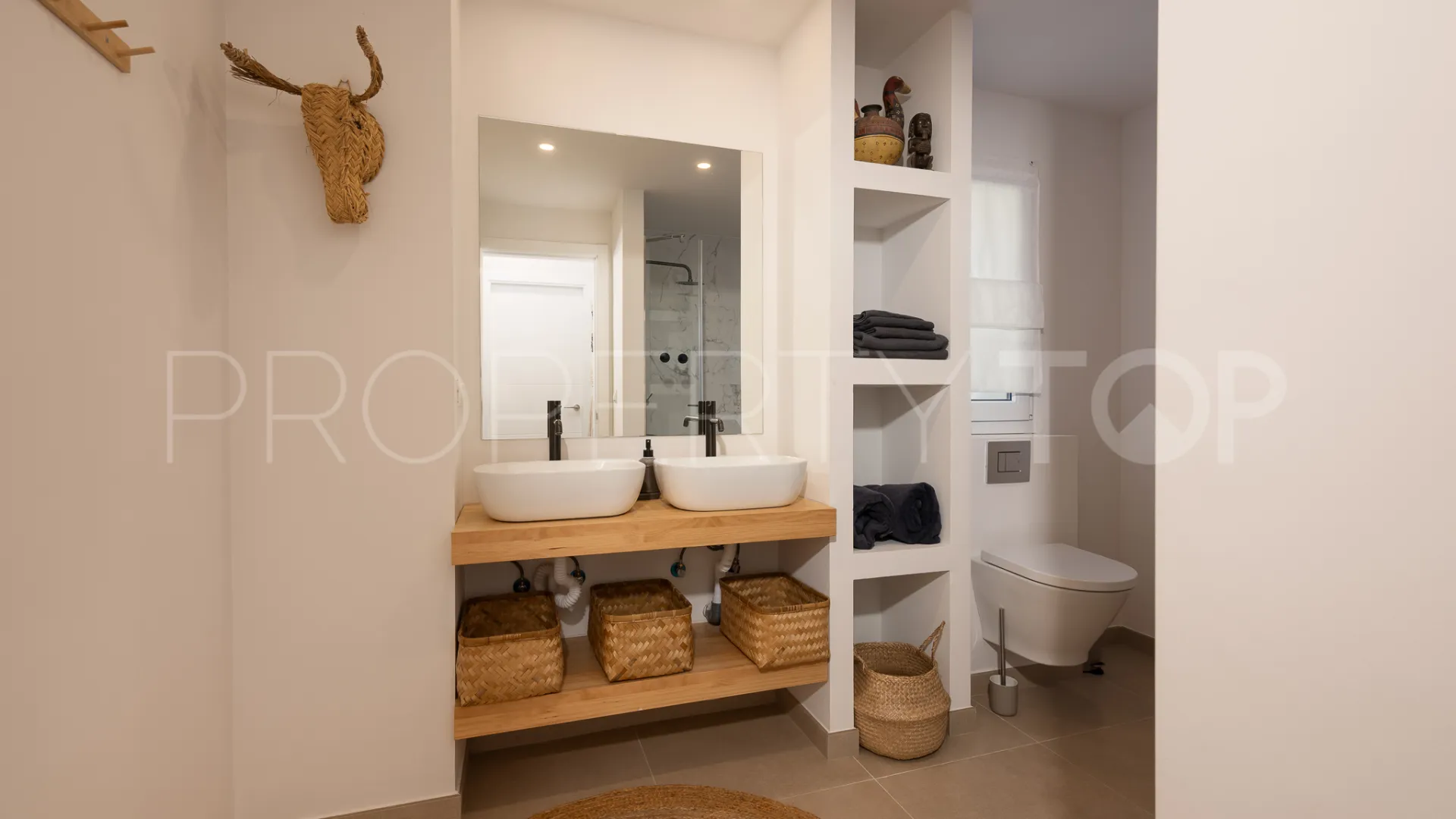 Apartamento de 3 dormitorios en venta en Estepona Ciudad