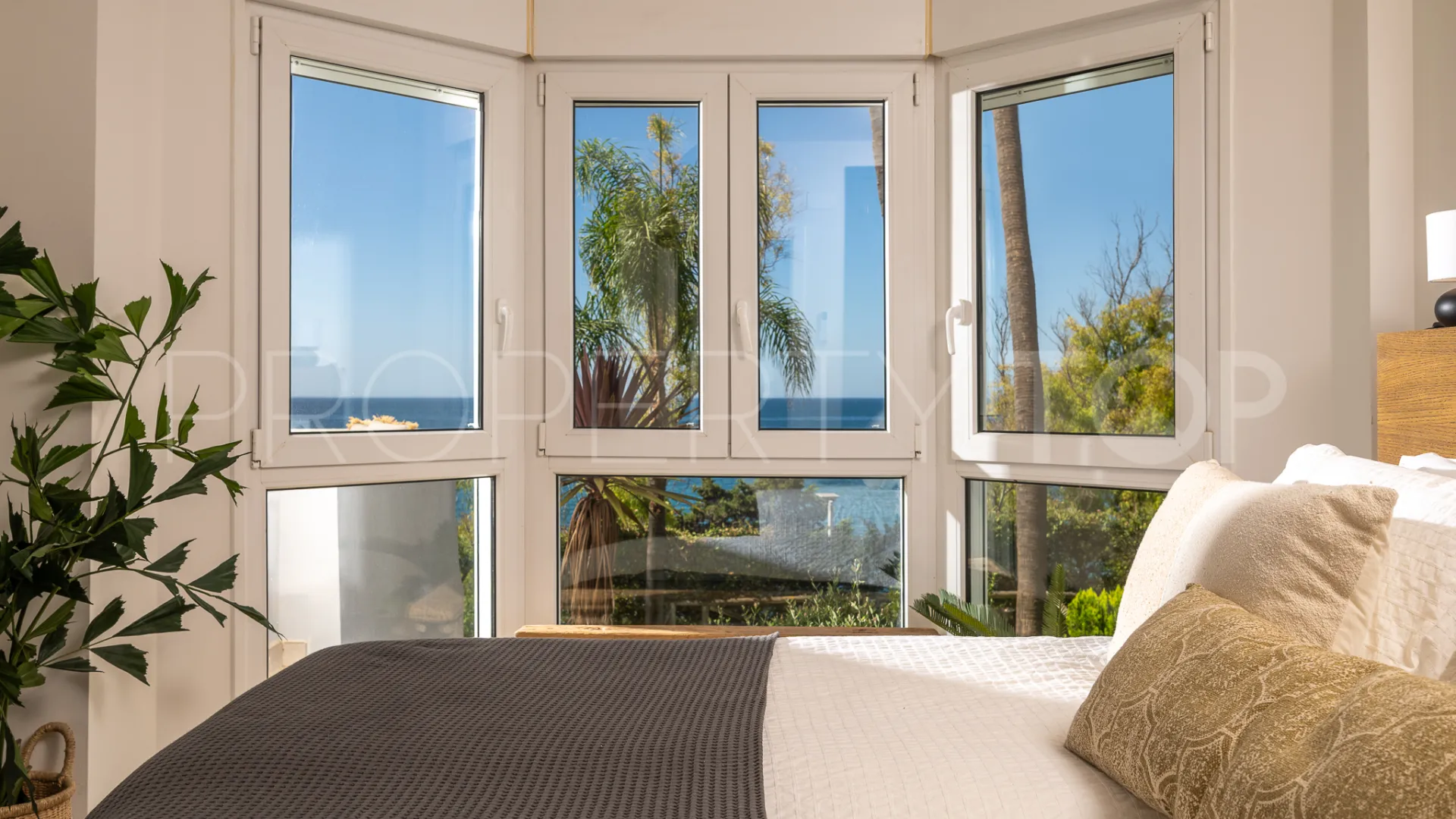 Apartamento de 3 dormitorios en venta en Estepona Ciudad