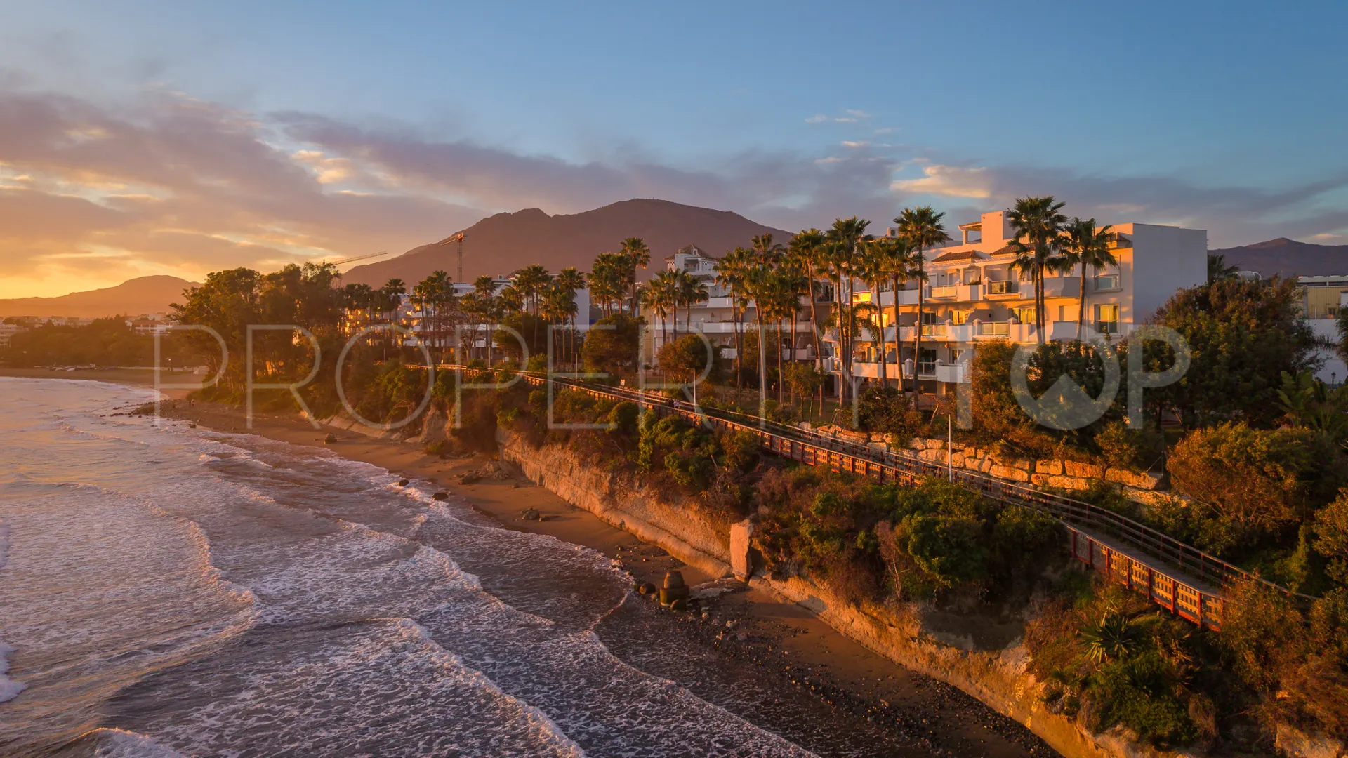 Apartamento de 3 dormitorios en venta en Estepona Ciudad