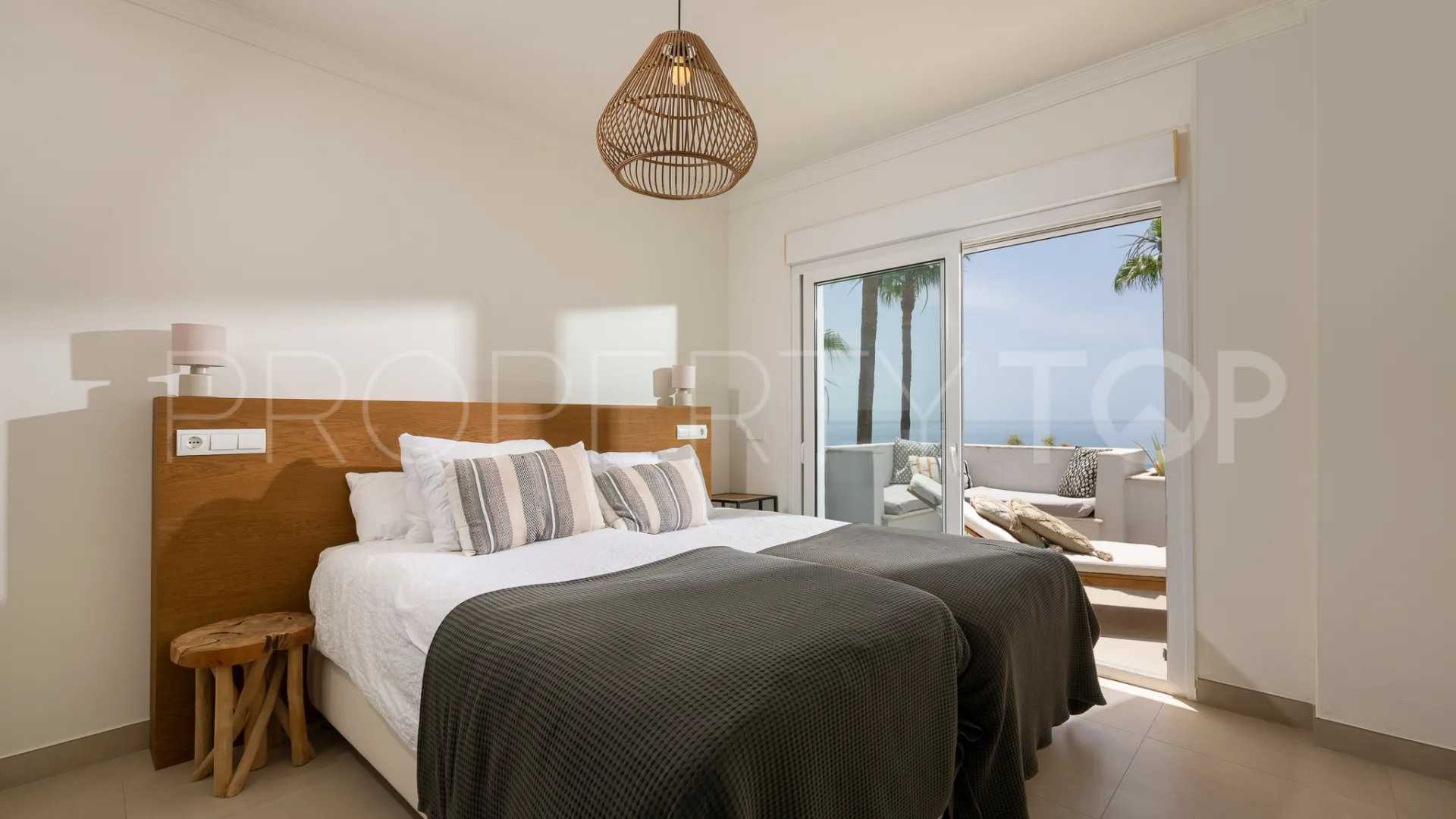 Penthouse for sale in Estepona Town