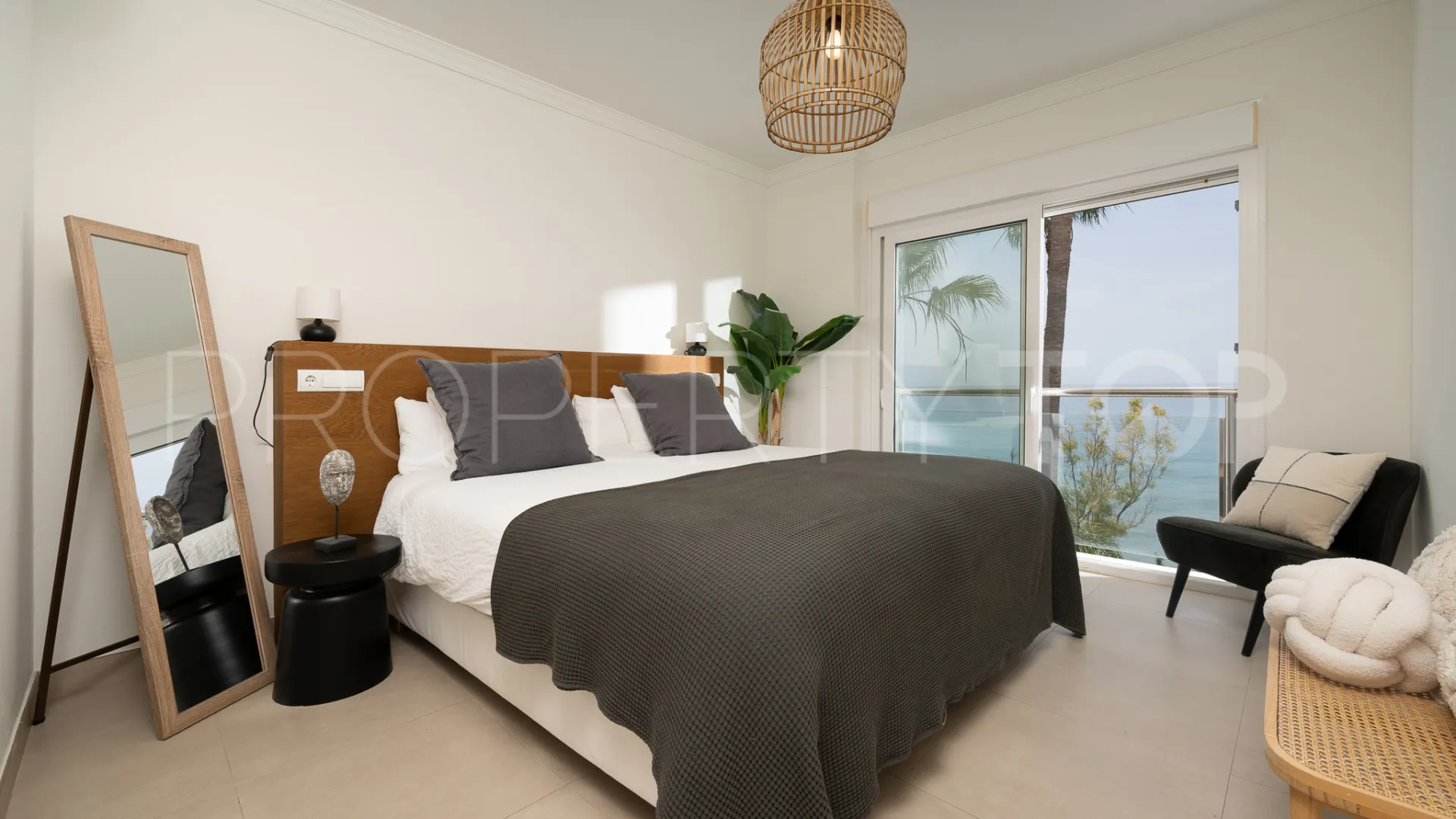 Penthouse for sale in Estepona Town