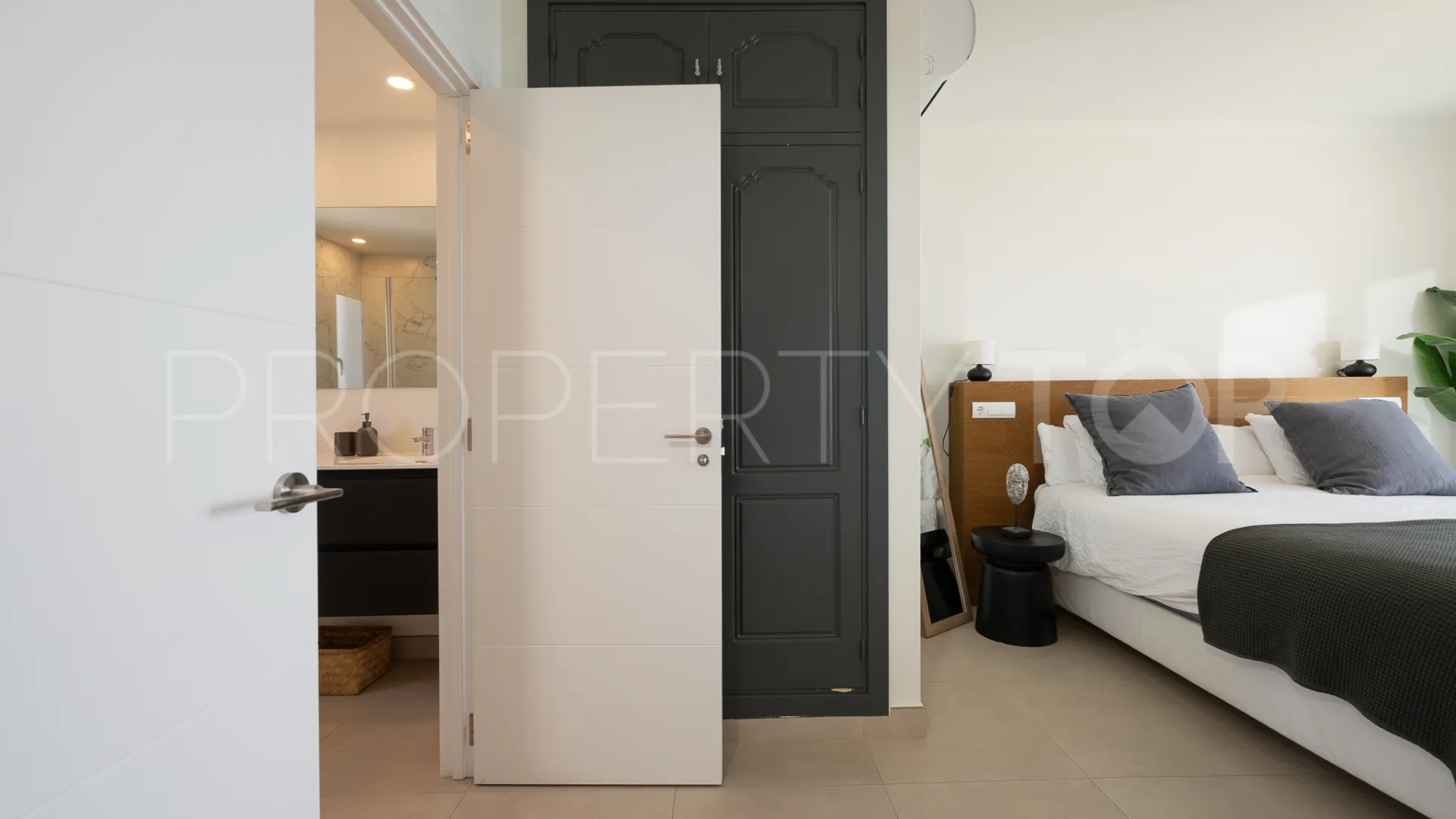Penthouse for sale in Estepona Town