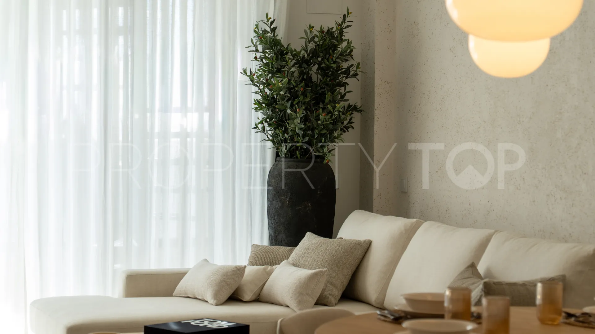Ground floor apartment for sale in El Higueron with 3 bedrooms
