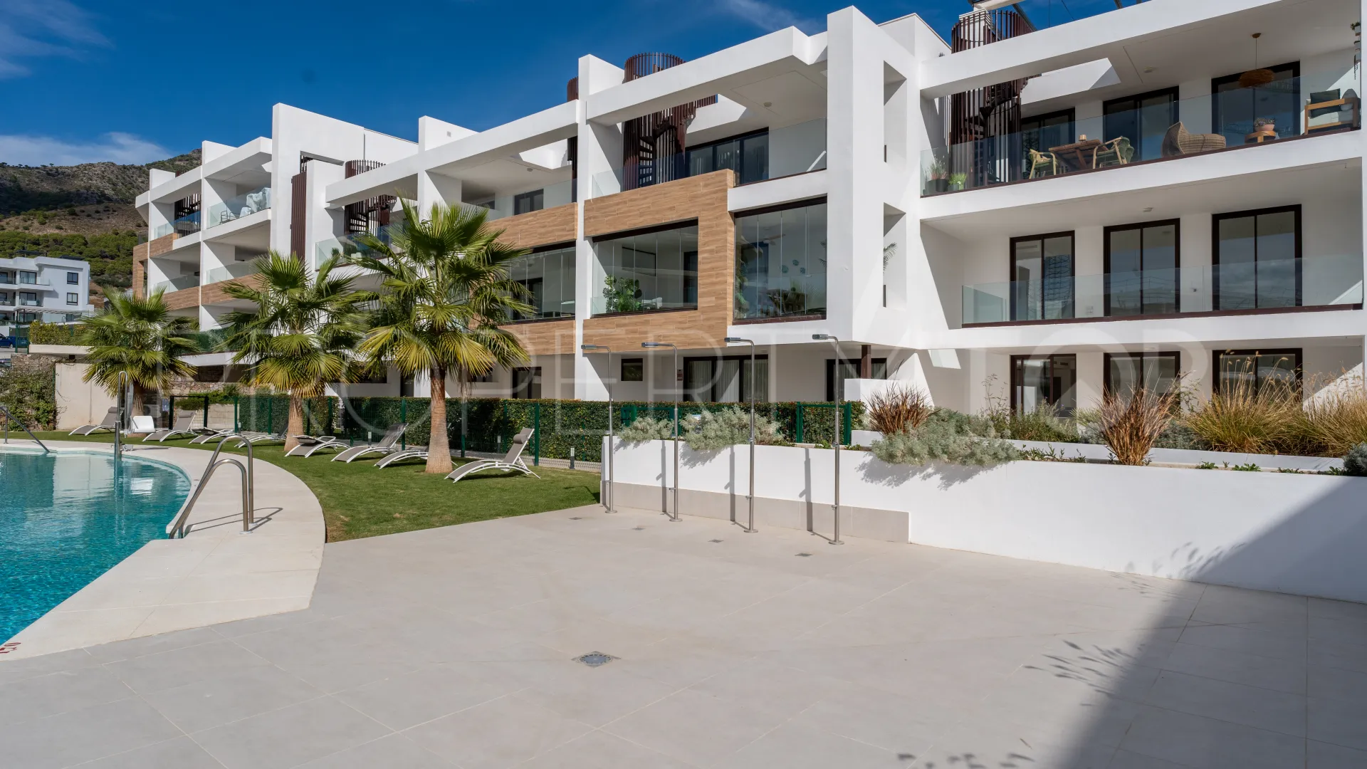 Ground floor apartment for sale in El Higueron with 3 bedrooms