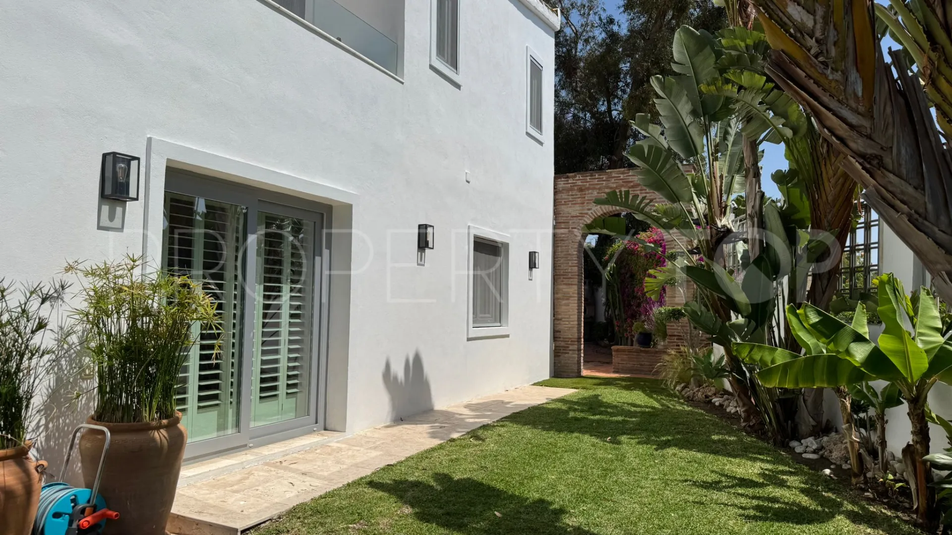 Comprar villa de 3 dormitorios en Fuente del Espanto