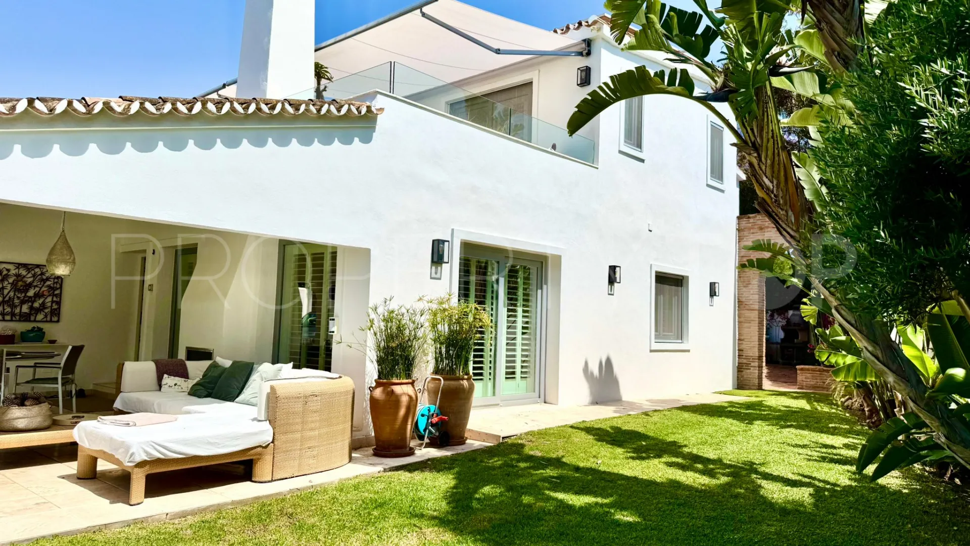 Comprar villa de 3 dormitorios en Fuente del Espanto