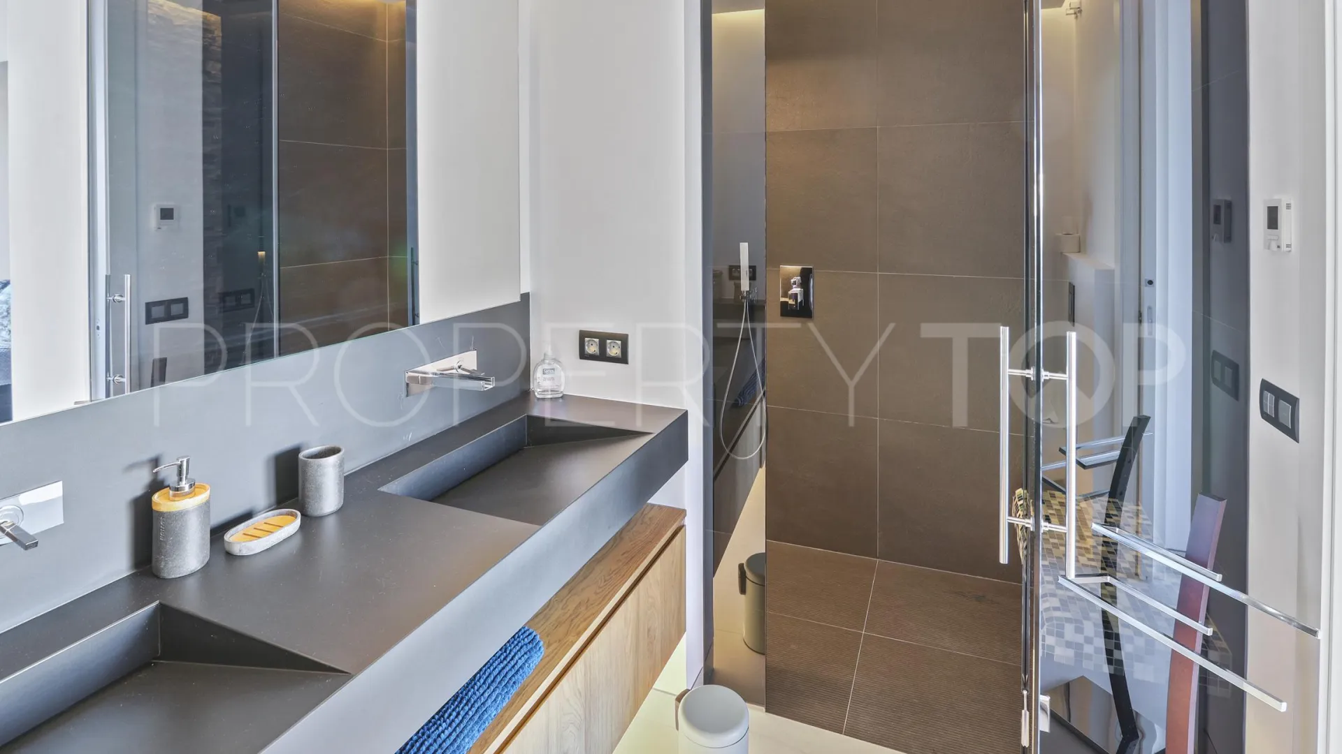 Villa for sale in Los Flamingos Golf with 6 bedrooms