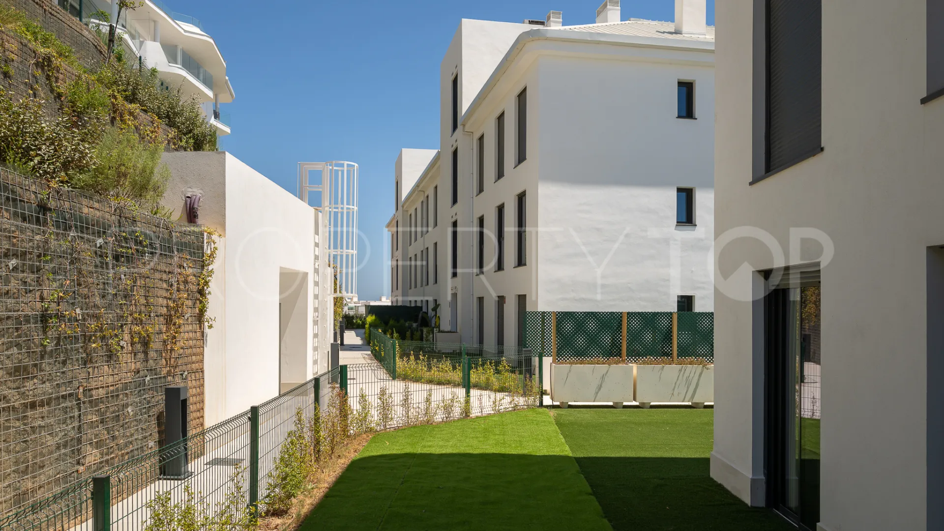 For sale El Higueron ground floor apartment with 3 bedrooms