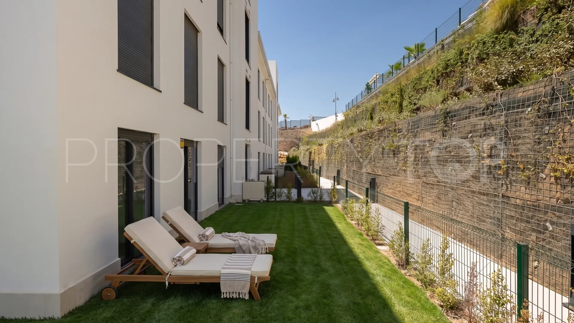 For sale El Higueron ground floor apartment with 3 bedrooms