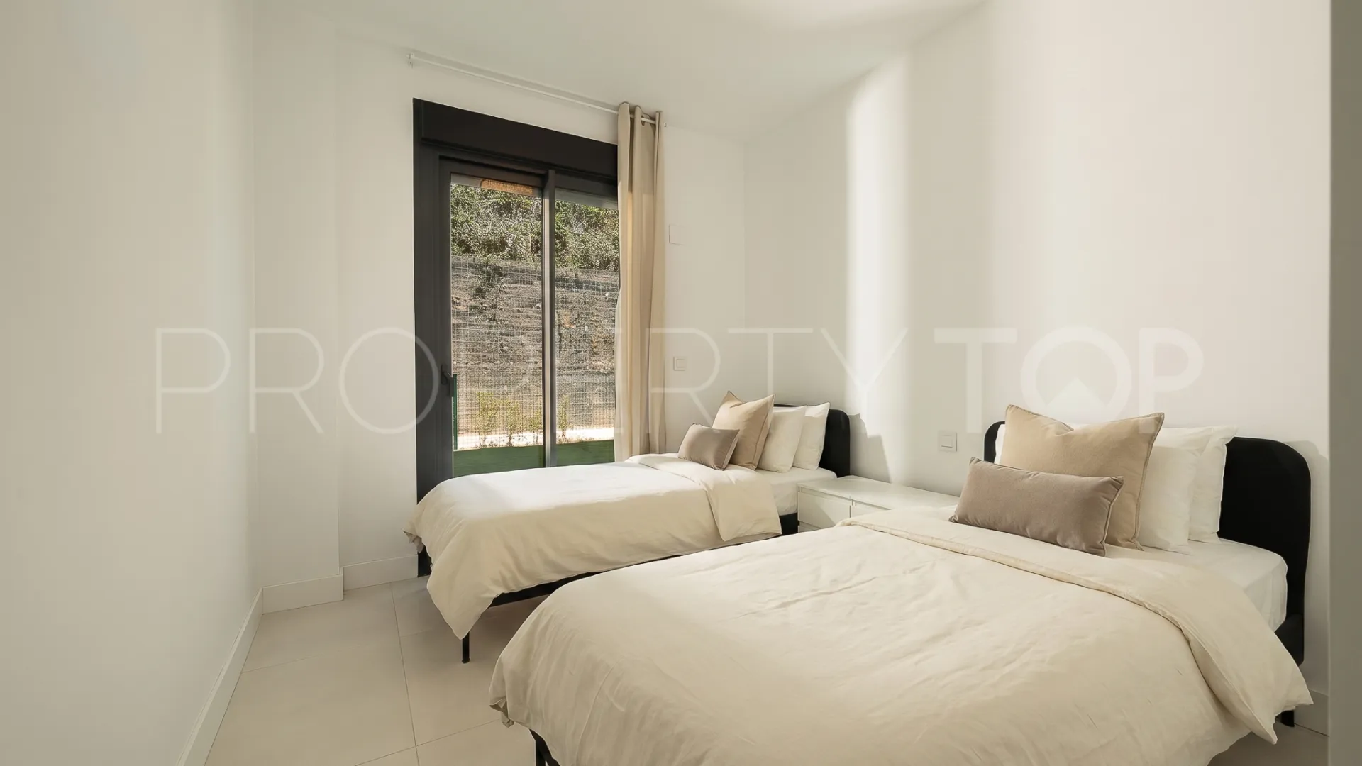 For sale El Higueron ground floor apartment with 3 bedrooms