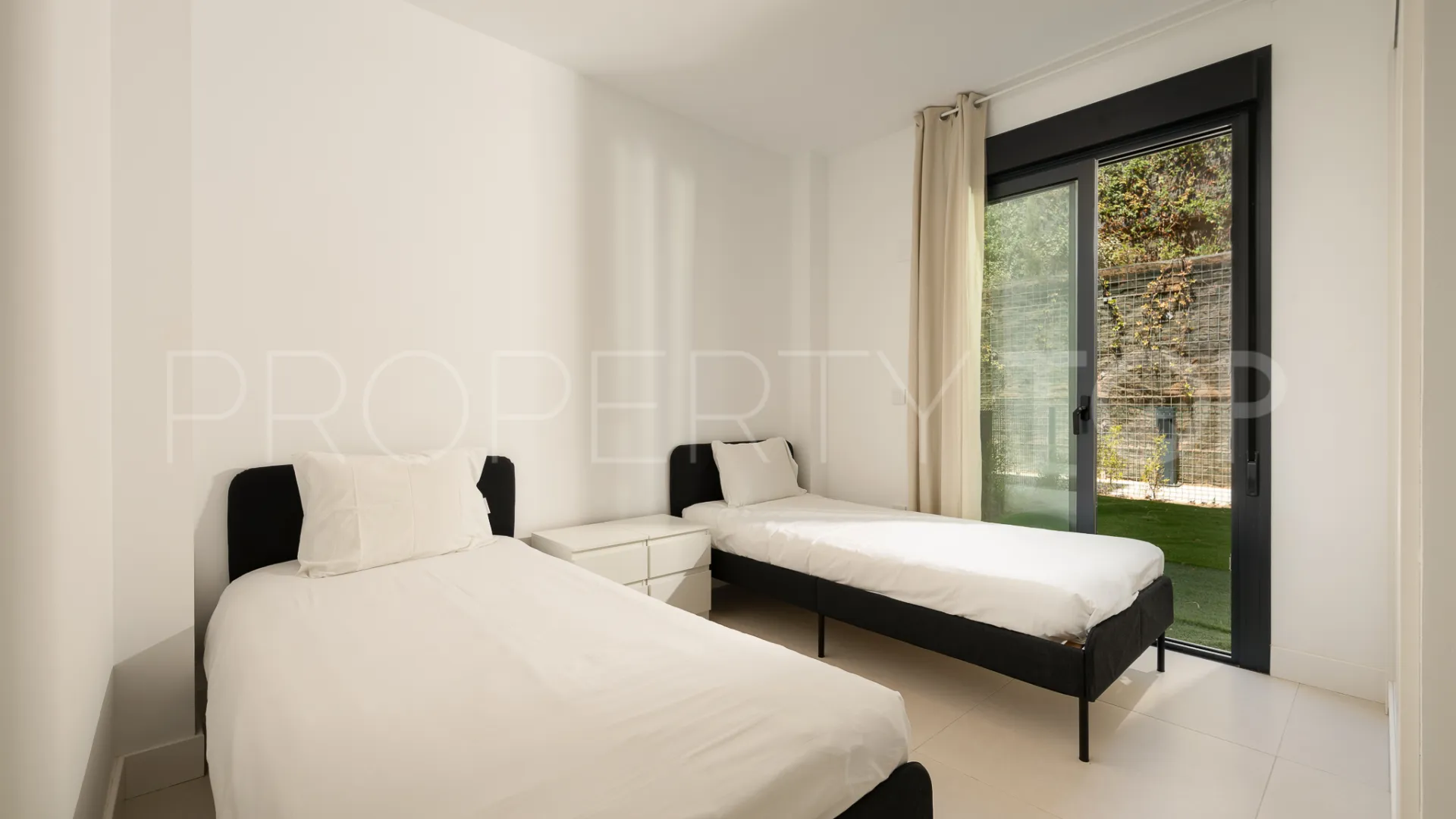 For sale El Higueron ground floor apartment with 3 bedrooms