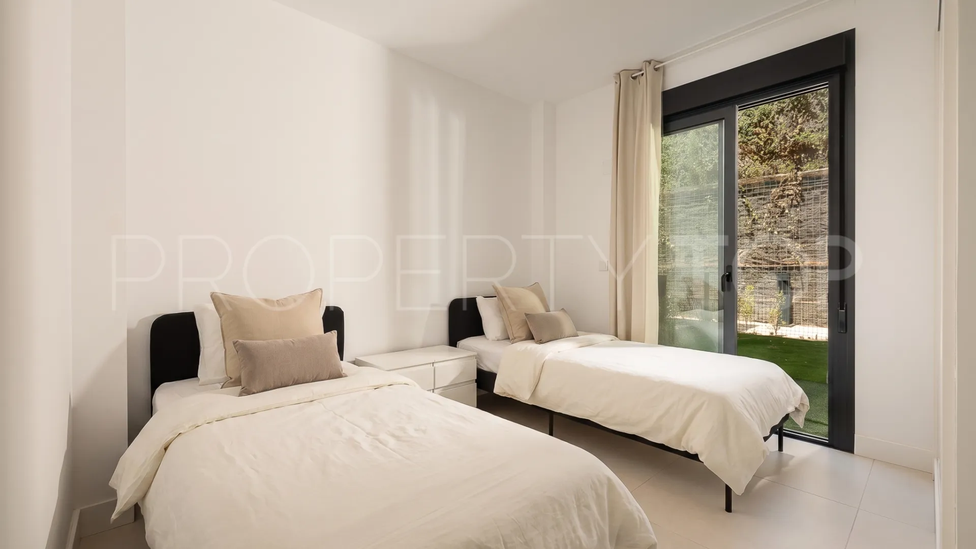For sale El Higueron ground floor apartment with 3 bedrooms