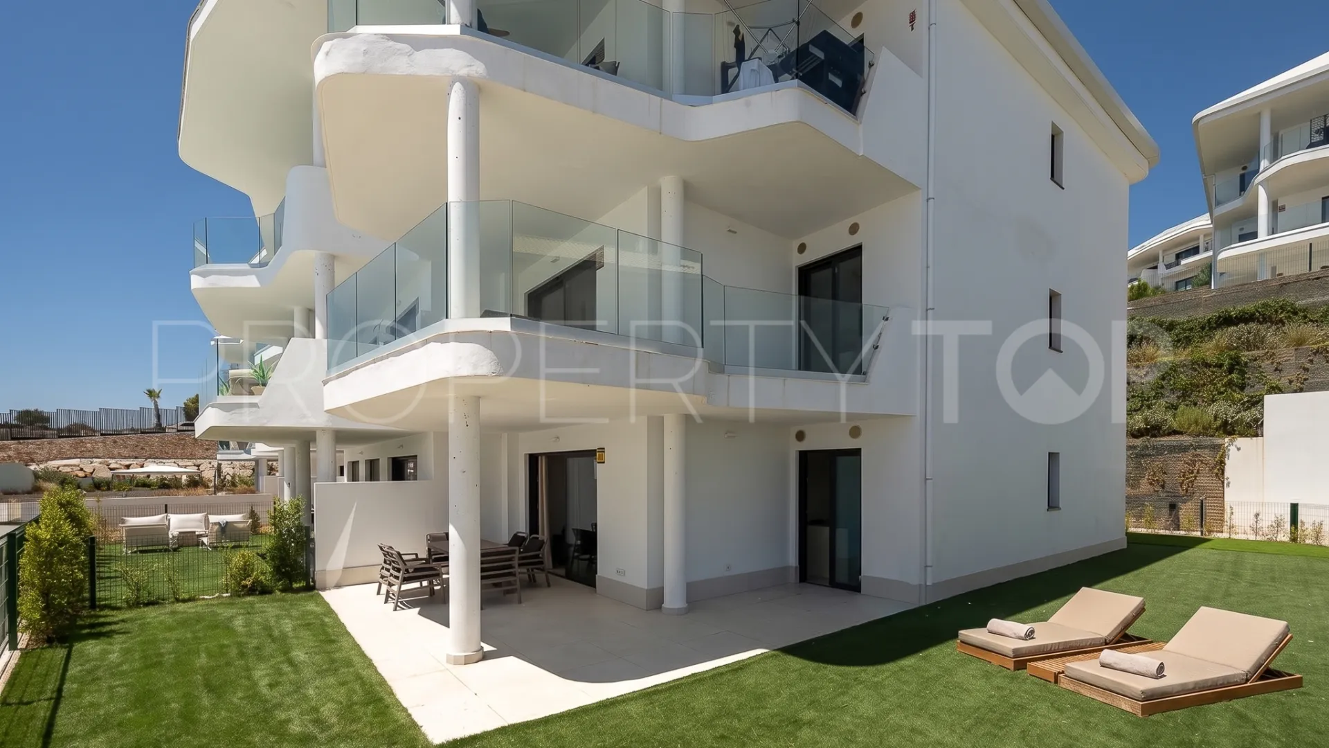 For sale El Higueron ground floor apartment with 3 bedrooms