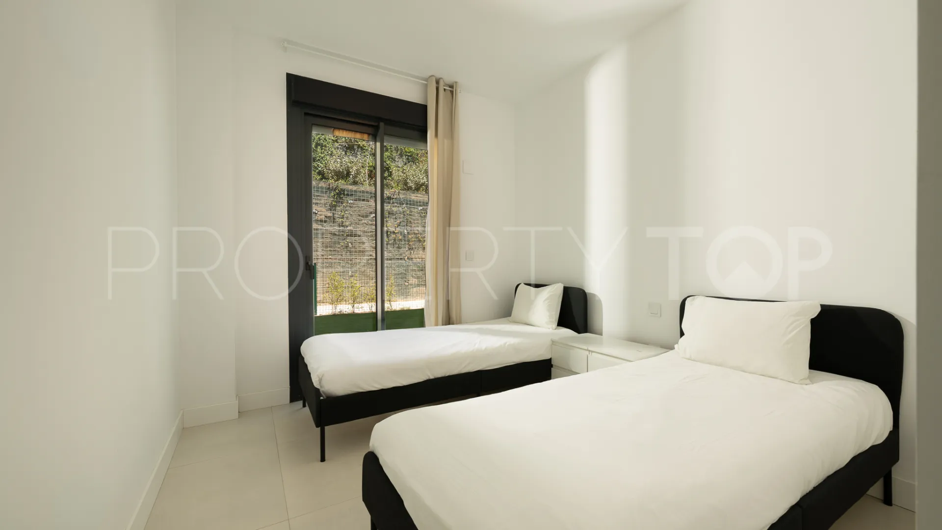 For sale El Higueron ground floor apartment with 3 bedrooms