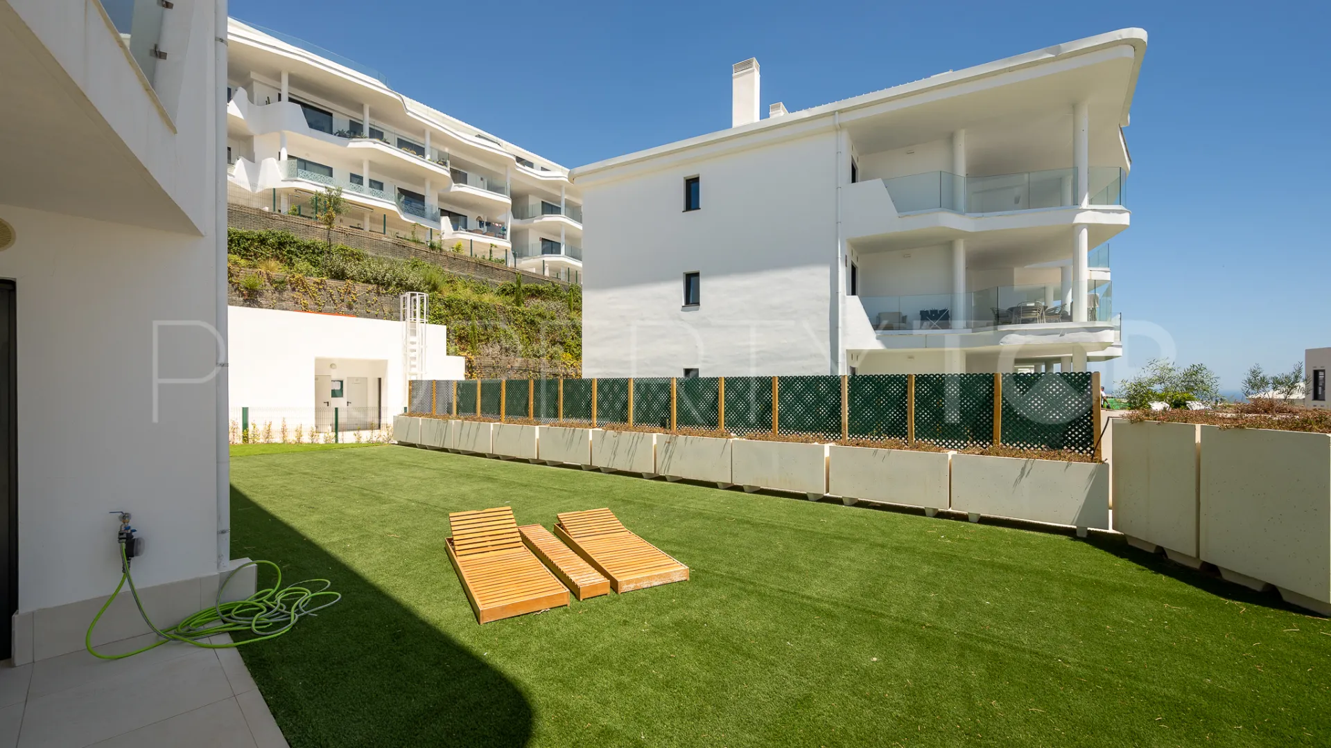 For sale El Higueron ground floor apartment with 3 bedrooms