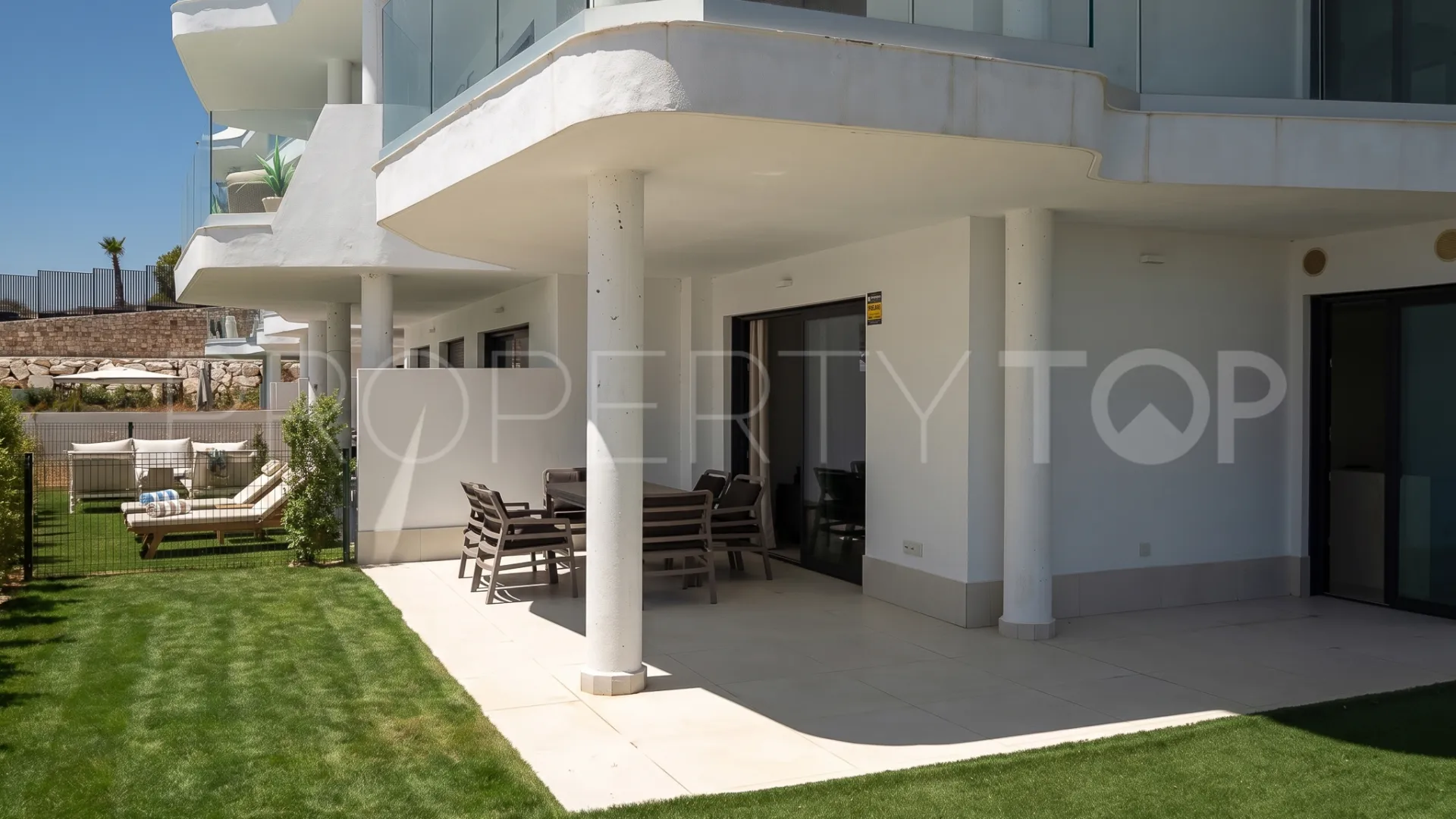 For sale El Higueron ground floor apartment with 3 bedrooms