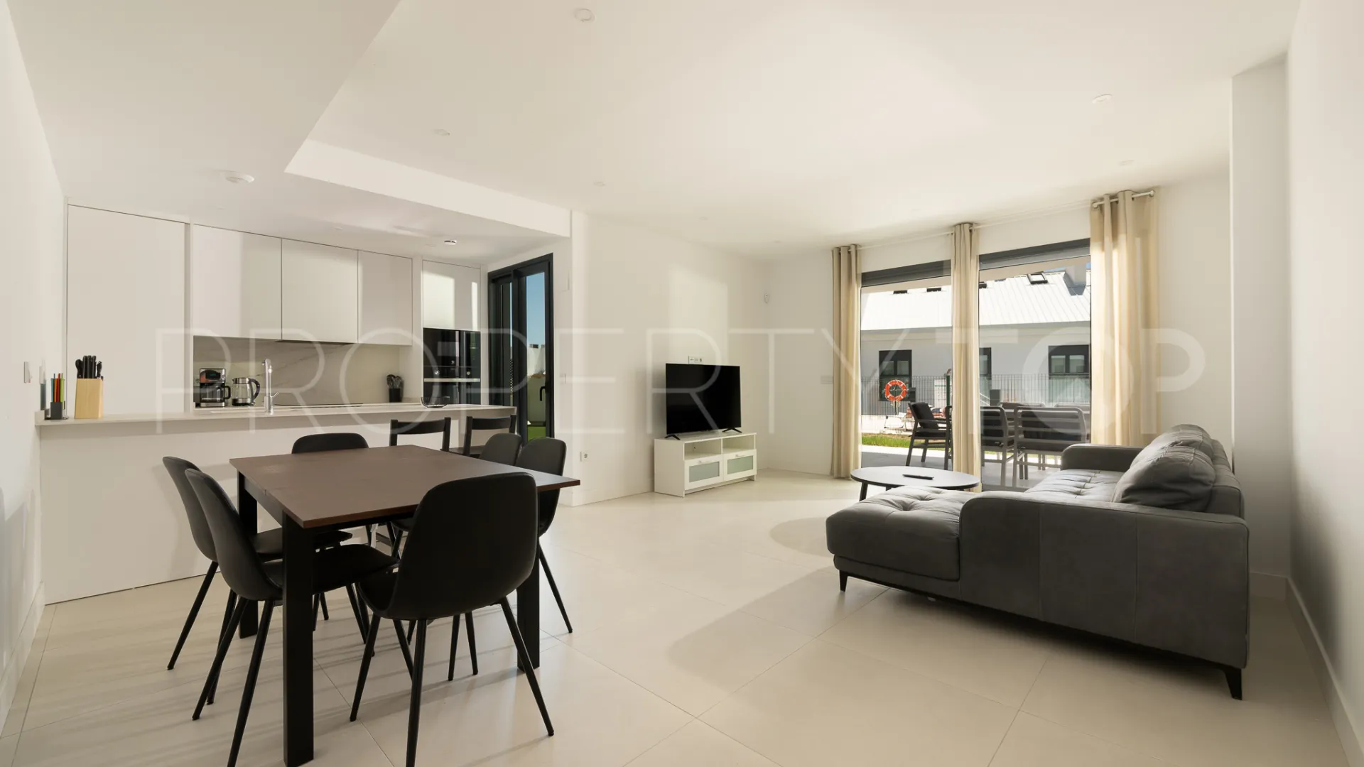 For sale El Higueron ground floor apartment with 3 bedrooms
