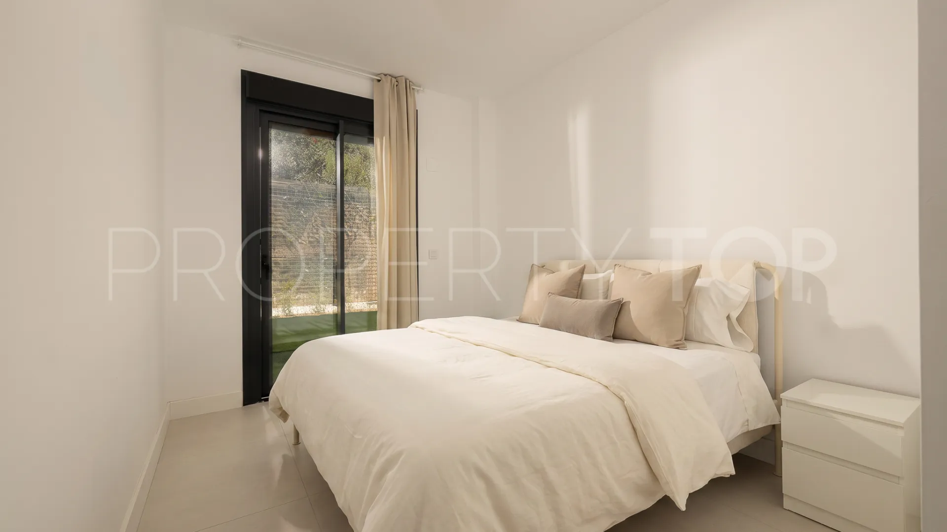 For sale El Higueron ground floor apartment with 3 bedrooms