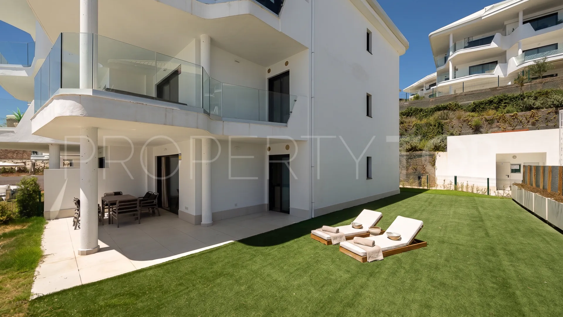 For sale El Higueron ground floor apartment with 3 bedrooms