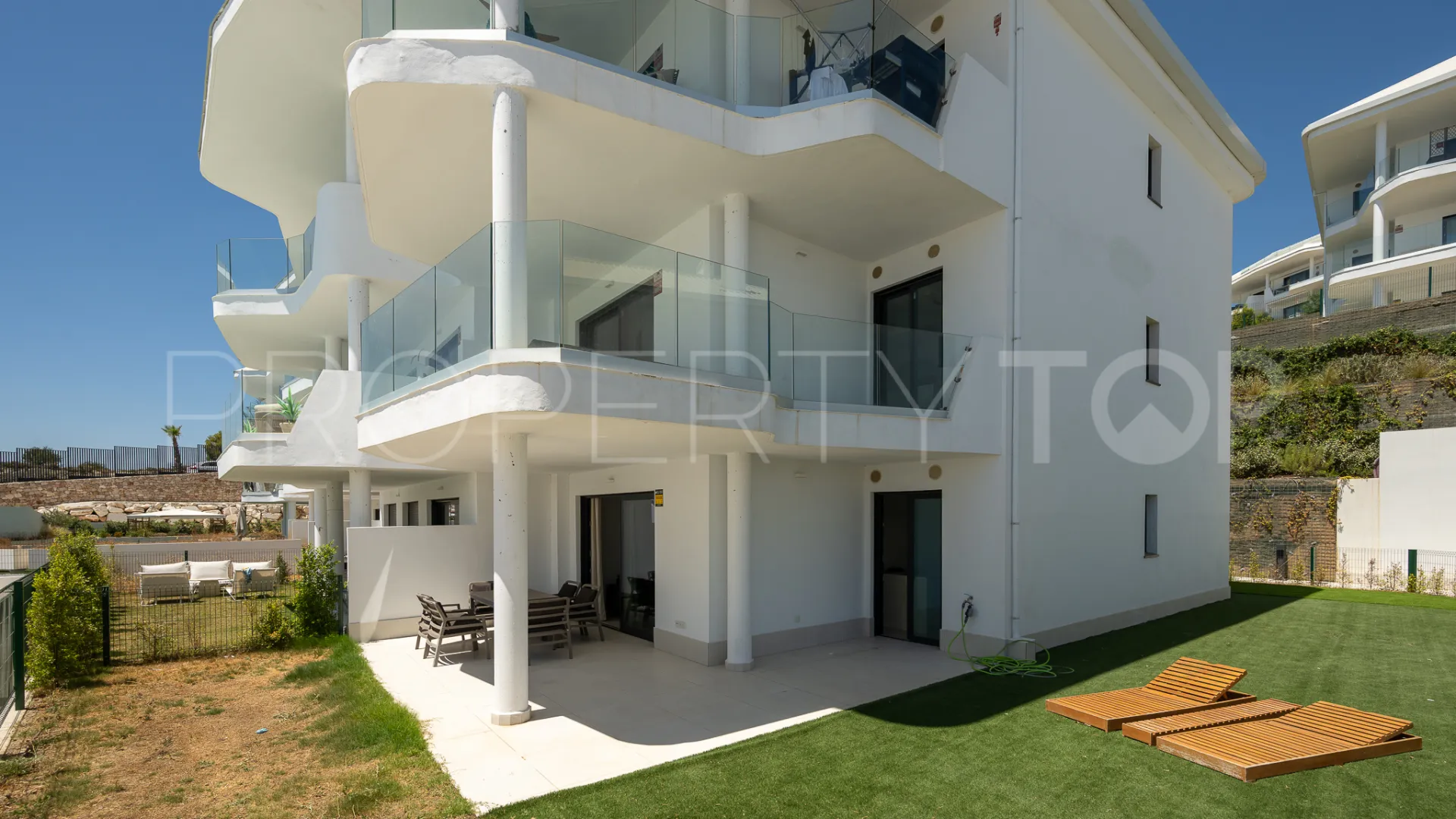 For sale El Higueron ground floor apartment with 3 bedrooms