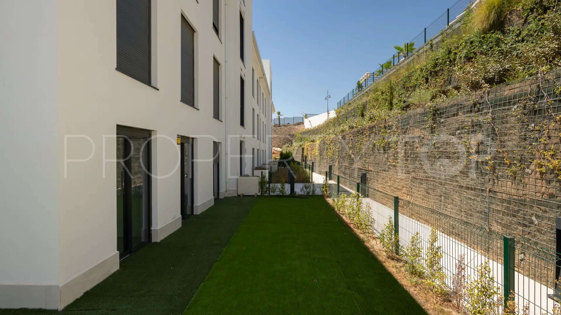 For sale El Higueron ground floor apartment with 3 bedrooms