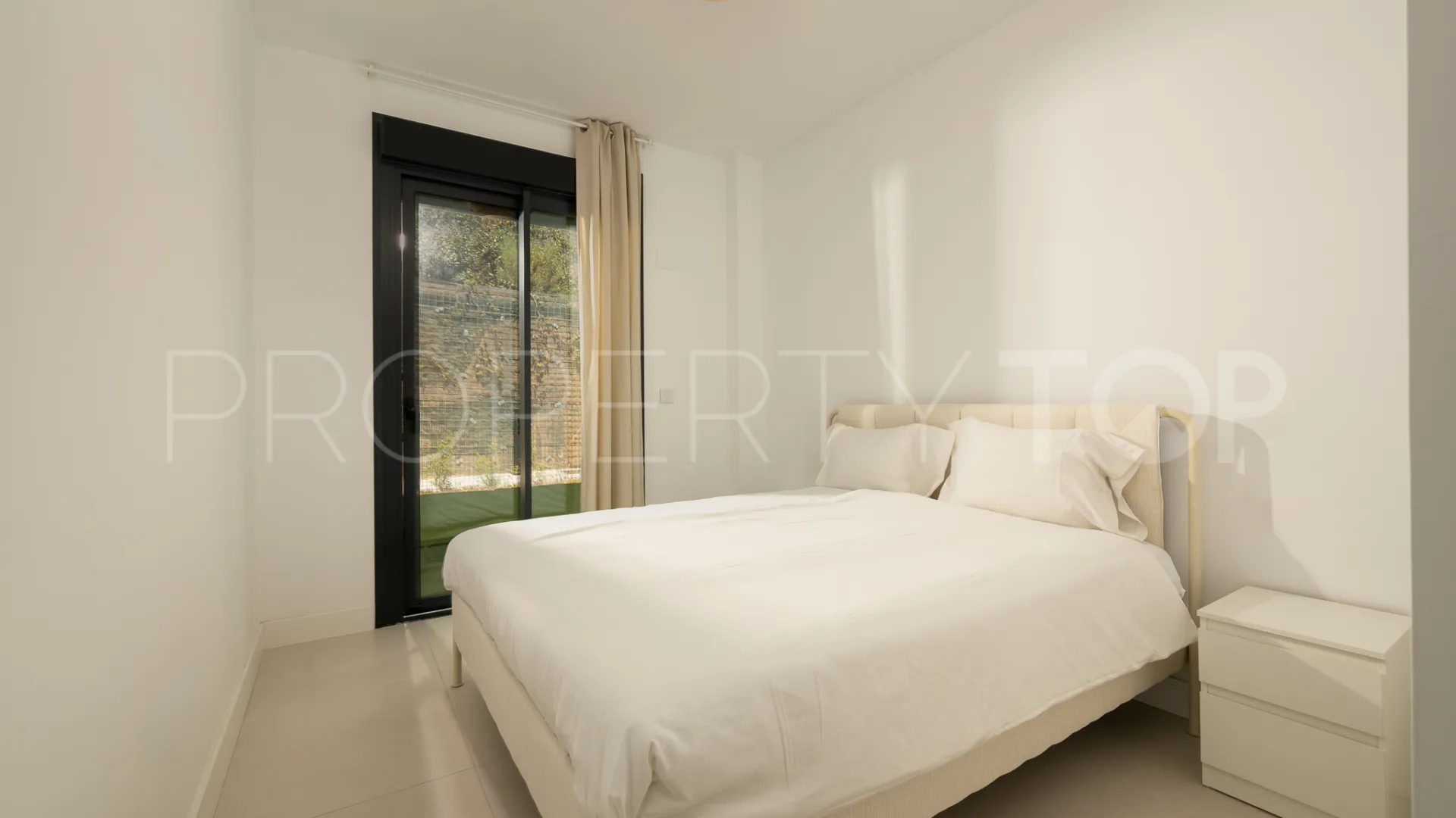 For sale El Higueron ground floor apartment with 3 bedrooms