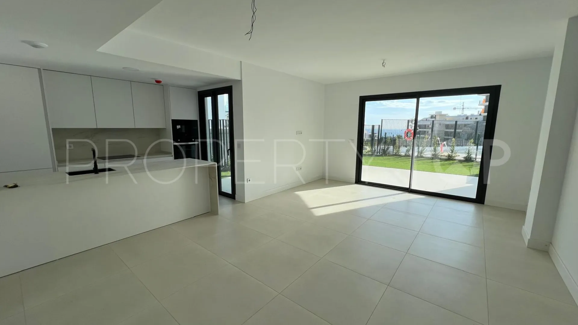 3 bedrooms ground floor apartment in El Higueron for sale