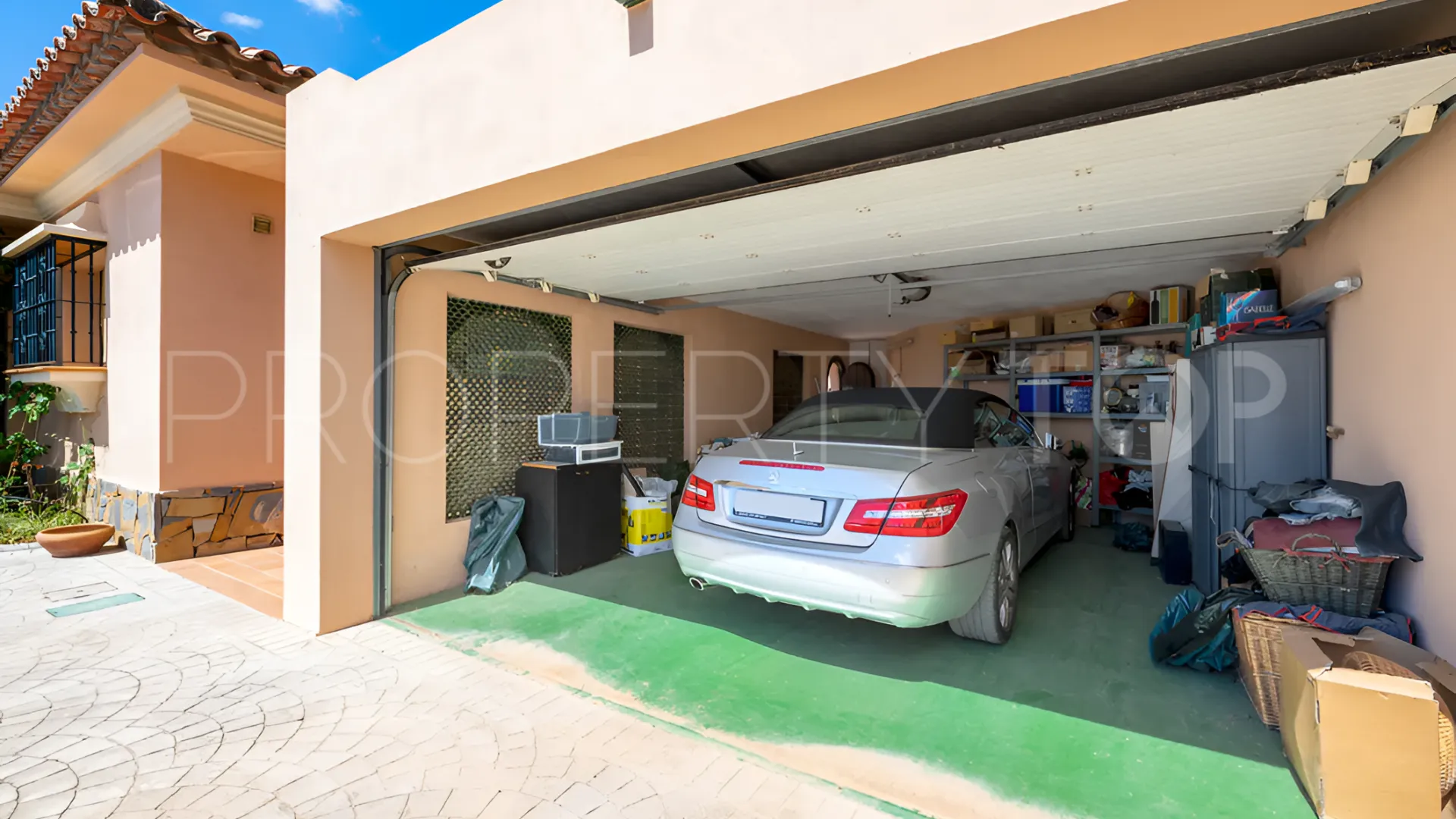 Estepona Este, villa con 6 dormitorios en venta