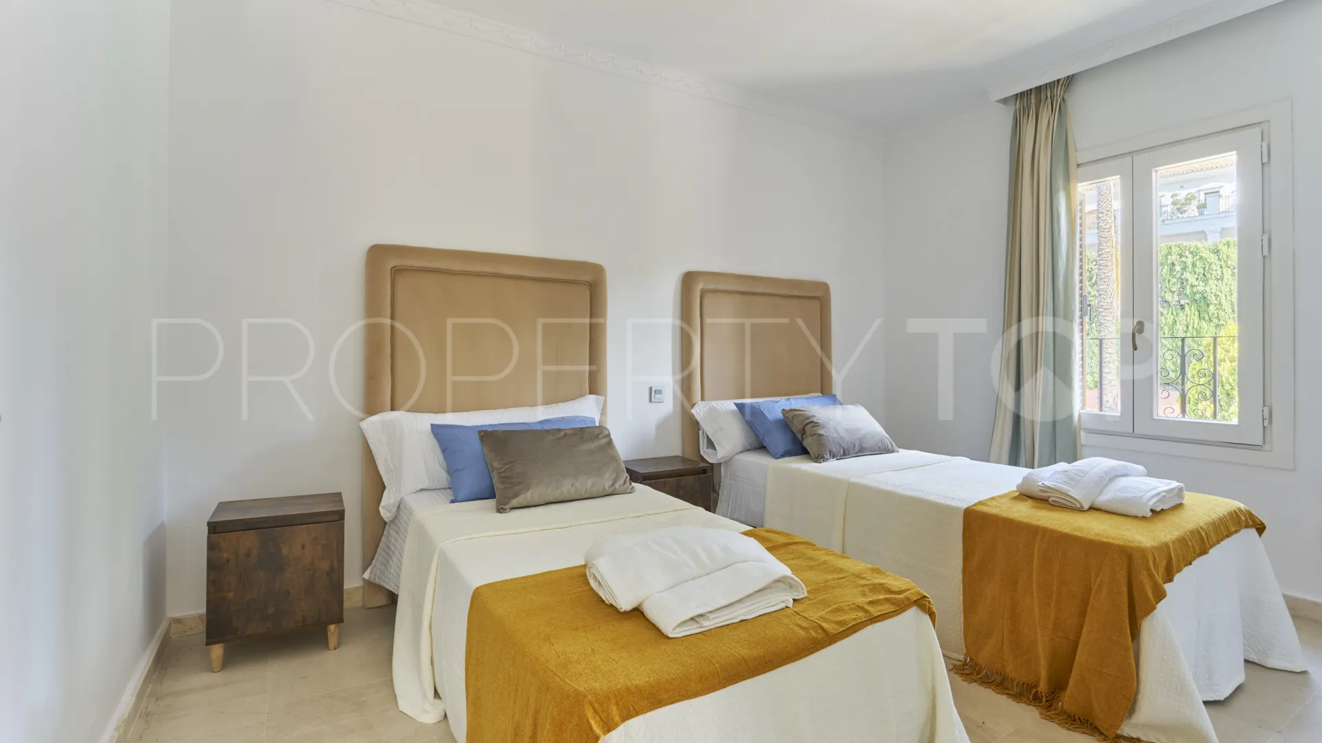 Semi detached house for sale in Marbella Golden Mile with 5 bedrooms